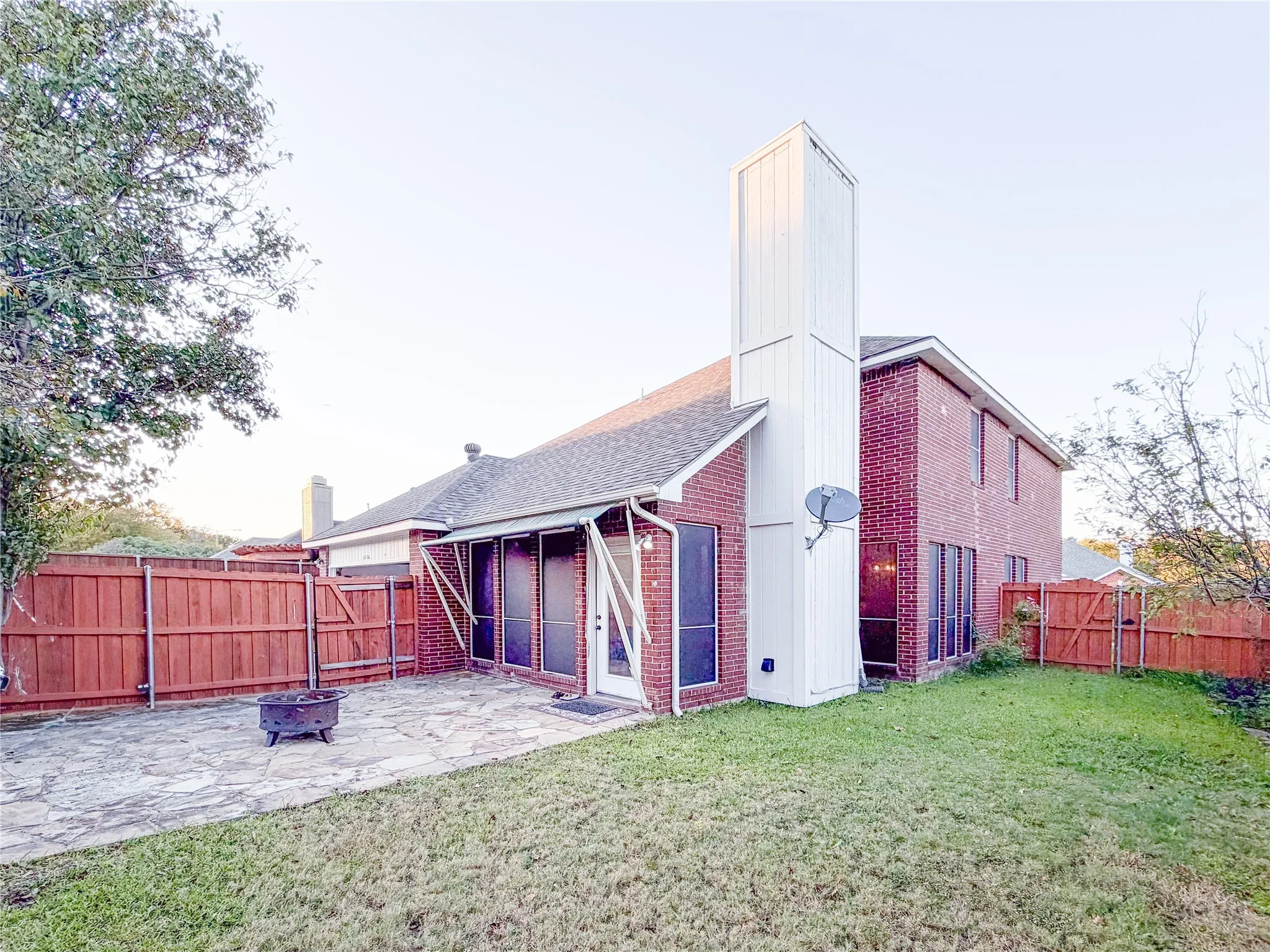 Single Family Residence For Sale in Denton County , 1236 Whitehorse Drive, Lewisville, Texas 75077, 3 Bedroom, 3 Bathroom, 2 Garage spaces, 2,408 Sqft, built in 1995, mls#21106517, Real Estate Agent in Lewisville, Homes For Sale in Denton county, Homes For Sale in Lewisville, Realtor in Lewisville Texas, Real Estate Brokerage Independent Realty Texas, Luminita Cordes Realtor