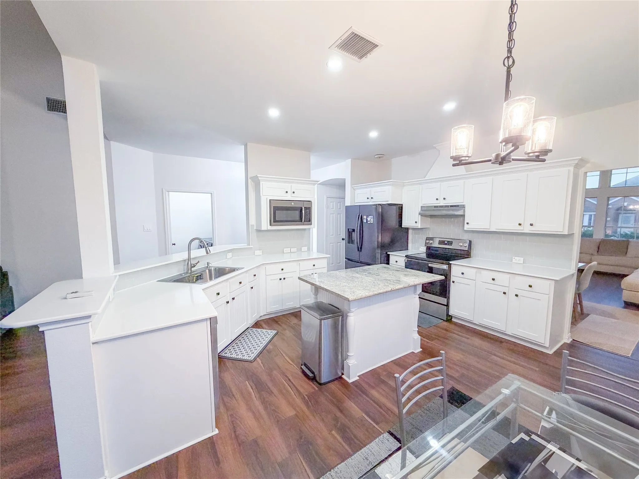 Single Family Residence For Sale in Denton County , 1236 Whitehorse Drive, Lewisville, Texas 75077, 3 Bedroom, 3 Bathroom, 2 Garage spaces, 2,408 Sqft, built in 1995, mls#21106517, Real Estate Agent in Lewisville, Homes For Sale in Denton county, Homes For Sale in Lewisville, Realtor in Lewisville Texas, Real Estate Brokerage Independent Realty Texas, Luminita Cordes Realtor