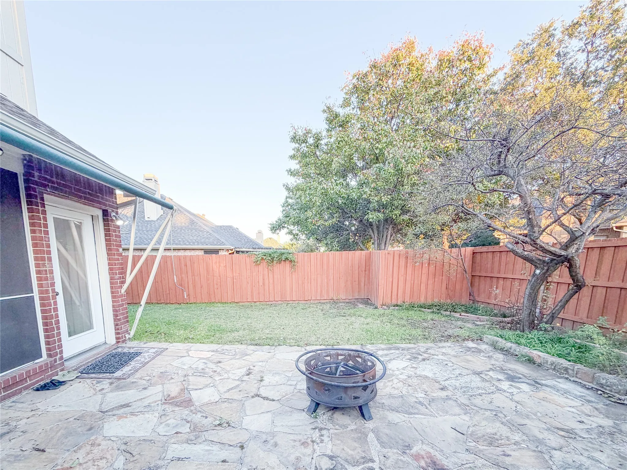 Single Family Residence For Sale in Denton County , 1236 Whitehorse Drive, Lewisville, Texas 75077, 3 Bedroom, 3 Bathroom, 2 Garage spaces, 2,408 Sqft, built in 1995, mls#21106517, Real Estate Agent in Lewisville, Homes For Sale in Denton county, Homes For Sale in Lewisville, Realtor in Lewisville Texas, Real Estate Brokerage Independent Realty Texas, Luminita Cordes Realtor