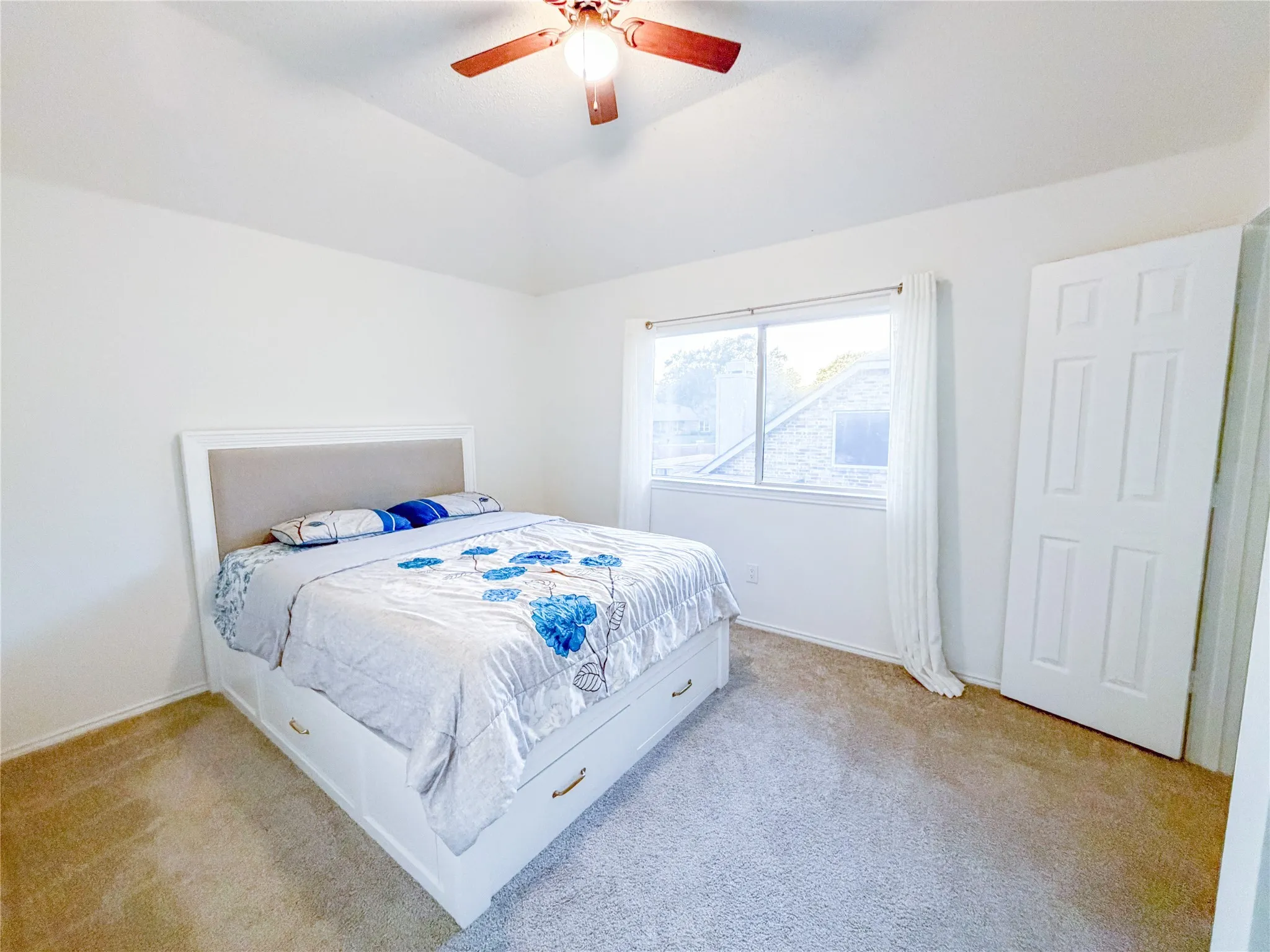 Single Family Residence For Sale in Denton County , 1236 Whitehorse Drive, Lewisville, Texas 75077, 3 Bedroom, 3 Bathroom, 2 Garage spaces, 2,408 Sqft, built in 1995, mls#21106517, Real Estate Agent in Lewisville, Homes For Sale in Denton county, Homes For Sale in Lewisville, Realtor in Lewisville Texas, Real Estate Brokerage Independent Realty Texas, Luminita Cordes Realtor