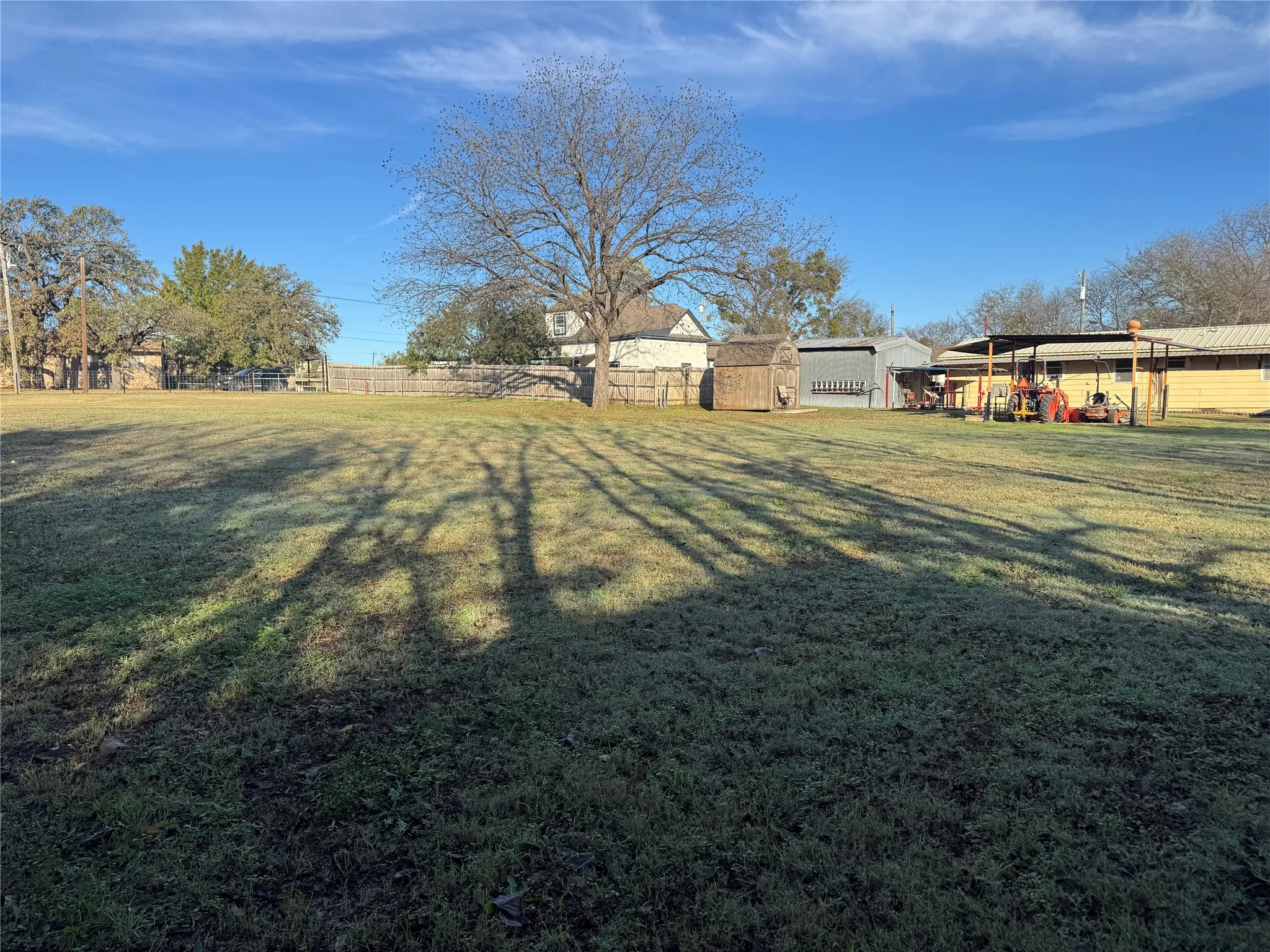 View of yard with an outbuilding