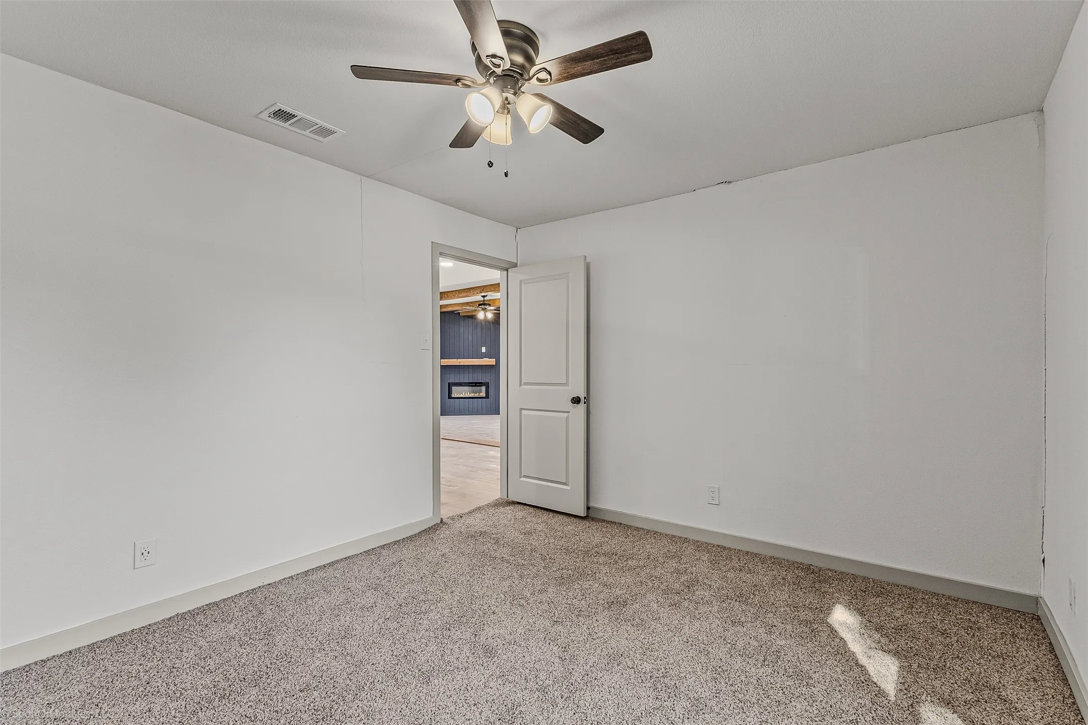 Single Family Residence For Sale in Dallas County , 1301 Pecan Valley Drive, Garland, Texas 75043, 4 Bedroom, 2 Bathroom, 2 Garage spaces, 2,426 Sqft, built in 1972, Preowned, mls#21106612, Real Estate Agent in Garland, Homes For Sale in Dallas county, Homes For Sale in Garland, Realtor in Garland Texas, Real Estate Brokerage Independent Realty Texas, Luminita Cordes Realtor