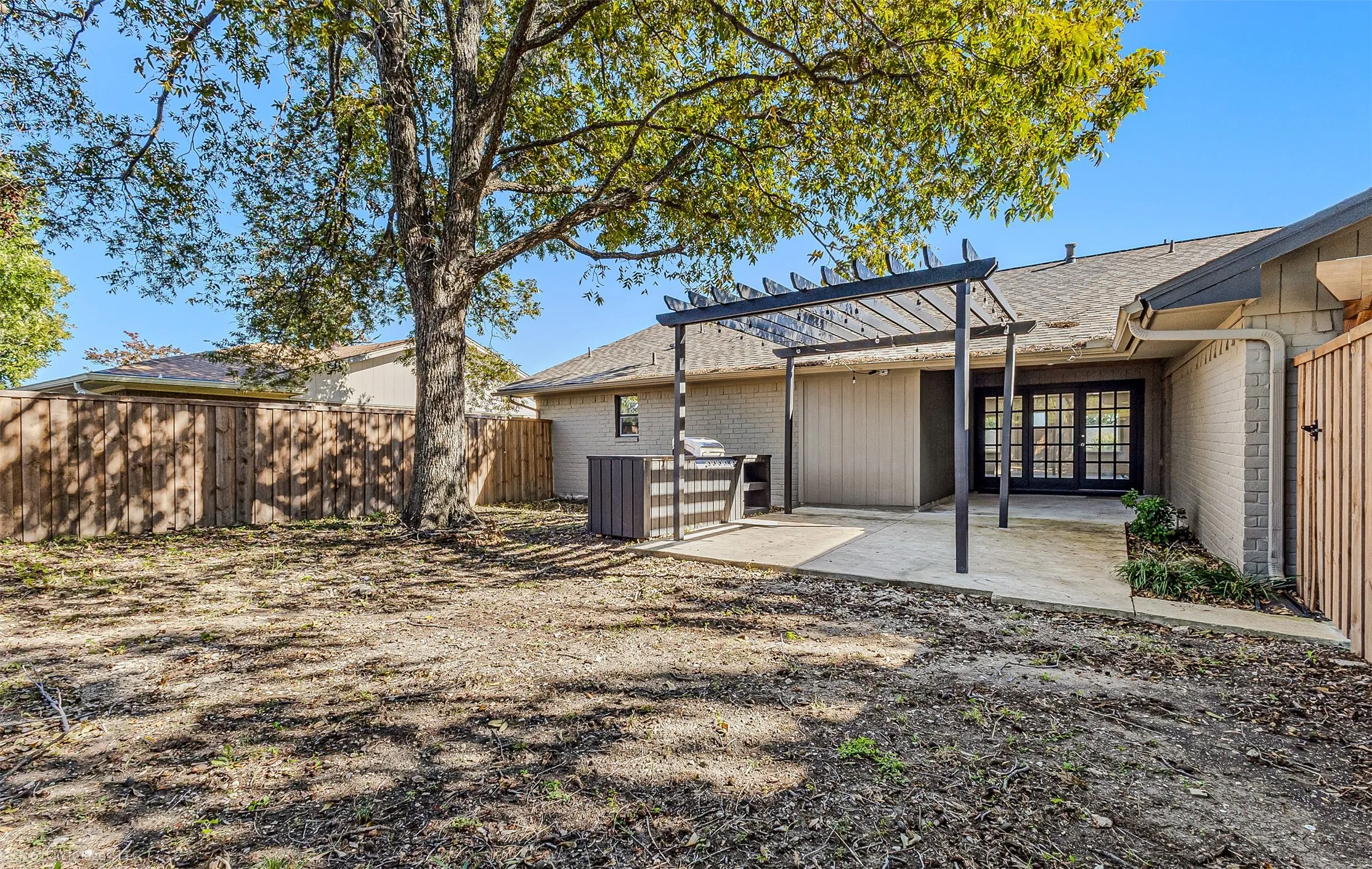 Single Family Residence For Sale in Dallas County , 1301 Pecan Valley Drive, Garland, Texas 75043, 4 Bedroom, 2 Bathroom, 2 Garage spaces, 2,426 Sqft, built in 1972, Preowned, mls#21106612, Real Estate Agent in Garland, Homes For Sale in Dallas county, Homes For Sale in Garland, Realtor in Garland Texas, Real Estate Brokerage Independent Realty Texas, Luminita Cordes Realtor