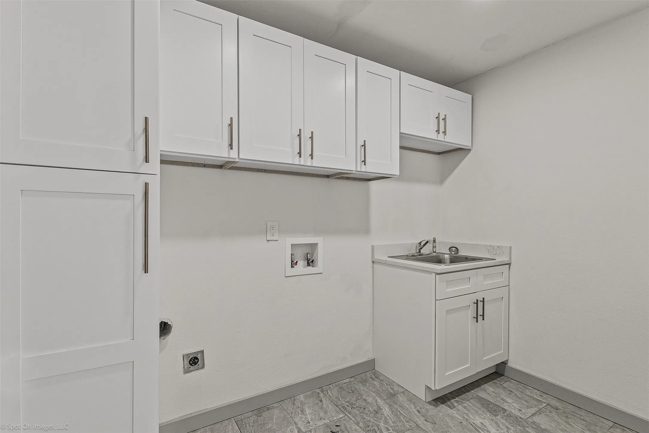 Single Family Residence For Sale in Dallas County , 1301 Pecan Valley Drive, Garland, Texas 75043, 4 Bedroom, 2 Bathroom, 2 Garage spaces, 2,426 Sqft, built in 1972, Preowned, mls#21106612, Real Estate Agent in Garland, Homes For Sale in Dallas county, Homes For Sale in Garland, Realtor in Garland Texas, Real Estate Brokerage Independent Realty Texas, Luminita Cordes Realtor