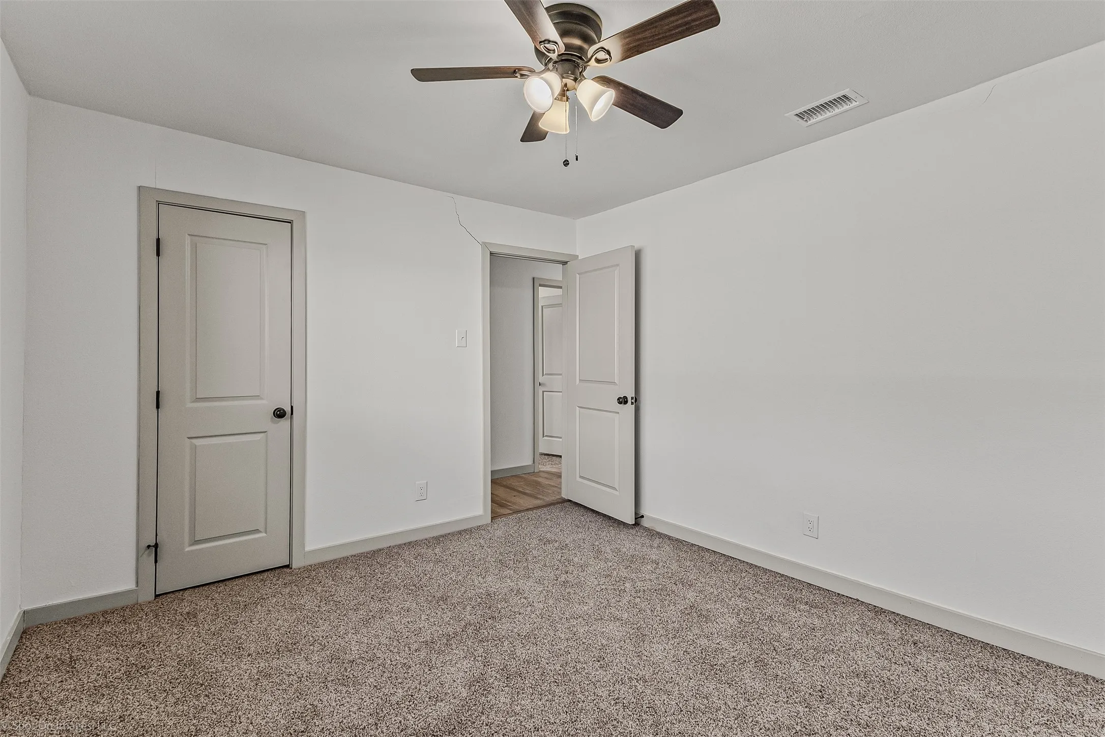 Single Family Residence For Sale in Dallas County , 1301 Pecan Valley Drive, Garland, Texas 75043, 4 Bedroom, 2 Bathroom, 2 Garage spaces, 2,426 Sqft, built in 1972, Preowned, mls#21106612, Real Estate Agent in Garland, Homes For Sale in Dallas county, Homes For Sale in Garland, Realtor in Garland Texas, Real Estate Brokerage Independent Realty Texas, Luminita Cordes Realtor