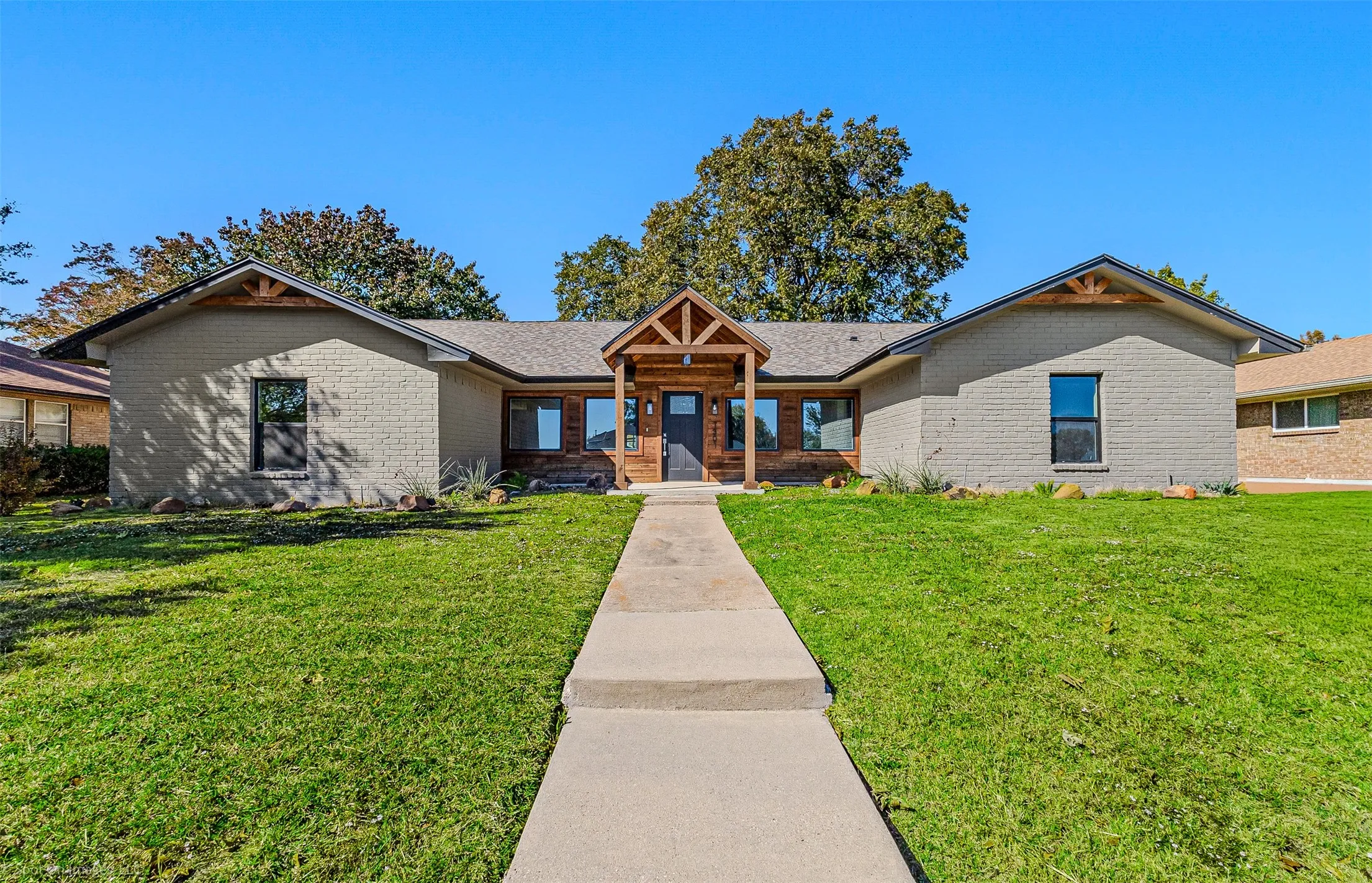 Single Family Residence For Sale in Dallas County , 1301 Pecan Valley Drive, Garland, Texas 75043, 4 Bedroom, 2 Bathroom, 2 Garage spaces, 2,426 Sqft, built in 1972, Preowned, mls#21106612, Real Estate Agent in Garland, Homes For Sale in Dallas county, Homes For Sale in Garland, Realtor in Garland Texas, Real Estate Brokerage Independent Realty Texas, Luminita Cordes Realtor