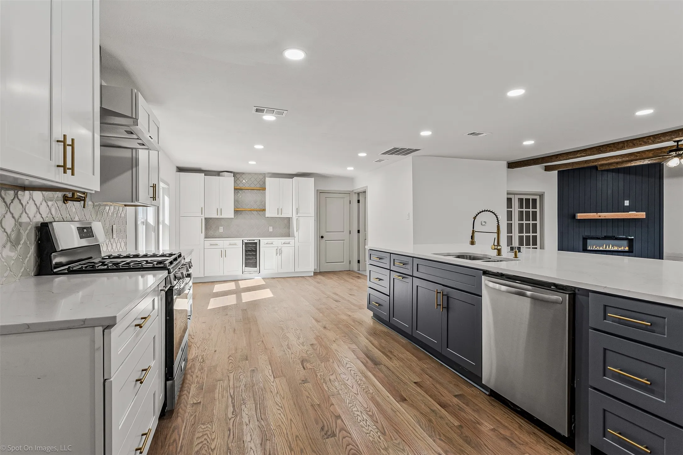 Single Family Residence For Sale in Dallas County , 1301 Pecan Valley Drive, Garland, Texas 75043, 4 Bedroom, 2 Bathroom, 2 Garage spaces, 2,426 Sqft, built in 1972, Preowned, mls#21106612, Real Estate Agent in Garland, Homes For Sale in Dallas county, Homes For Sale in Garland, Realtor in Garland Texas, Real Estate Brokerage Independent Realty Texas, Luminita Cordes Realtor