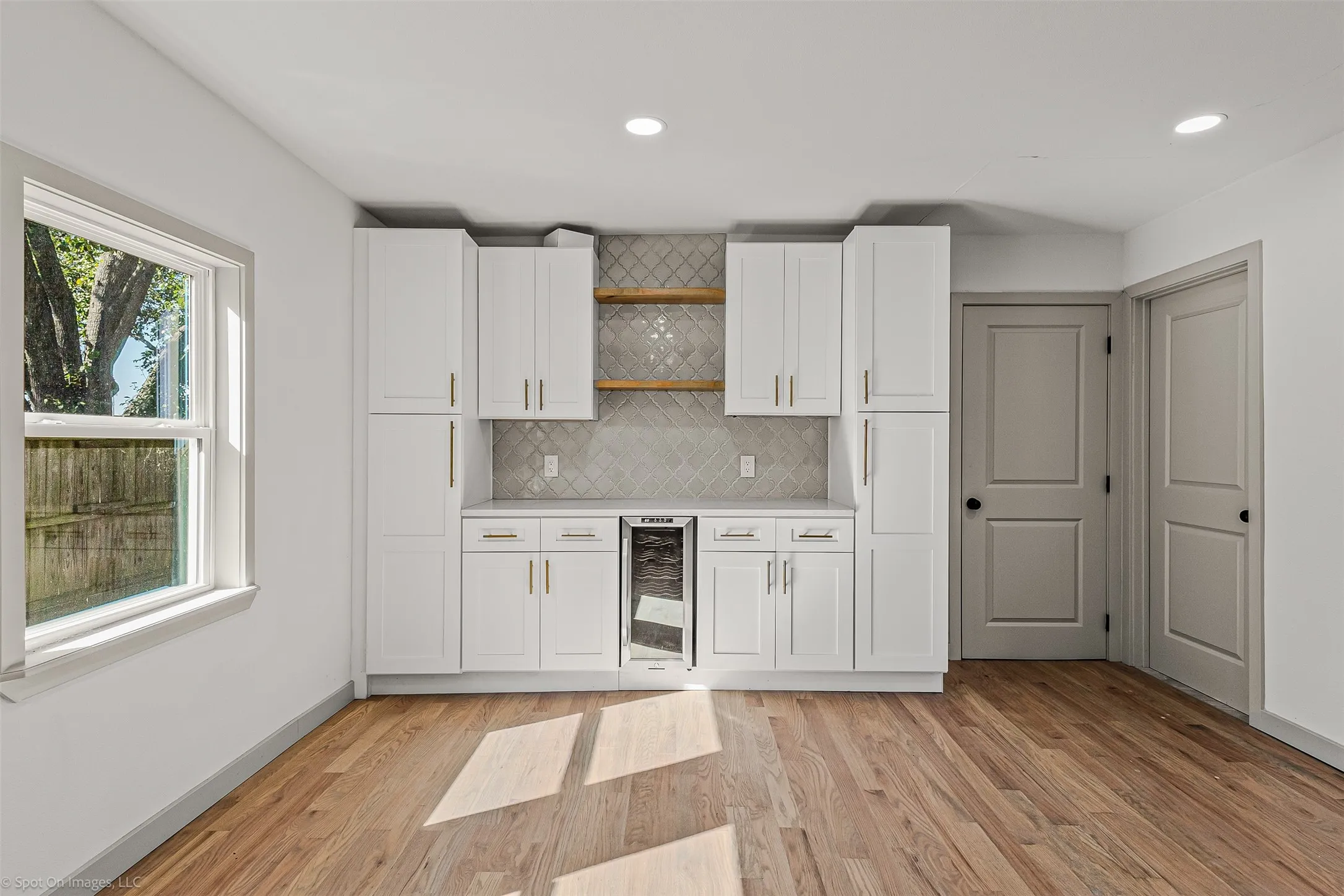 Single Family Residence For Sale in Dallas County , 1301 Pecan Valley Drive, Garland, Texas 75043, 4 Bedroom, 2 Bathroom, 2 Garage spaces, 2,426 Sqft, built in 1972, Preowned, mls#21106612, Real Estate Agent in Garland, Homes For Sale in Dallas county, Homes For Sale in Garland, Realtor in Garland Texas, Real Estate Brokerage Independent Realty Texas, Luminita Cordes Realtor