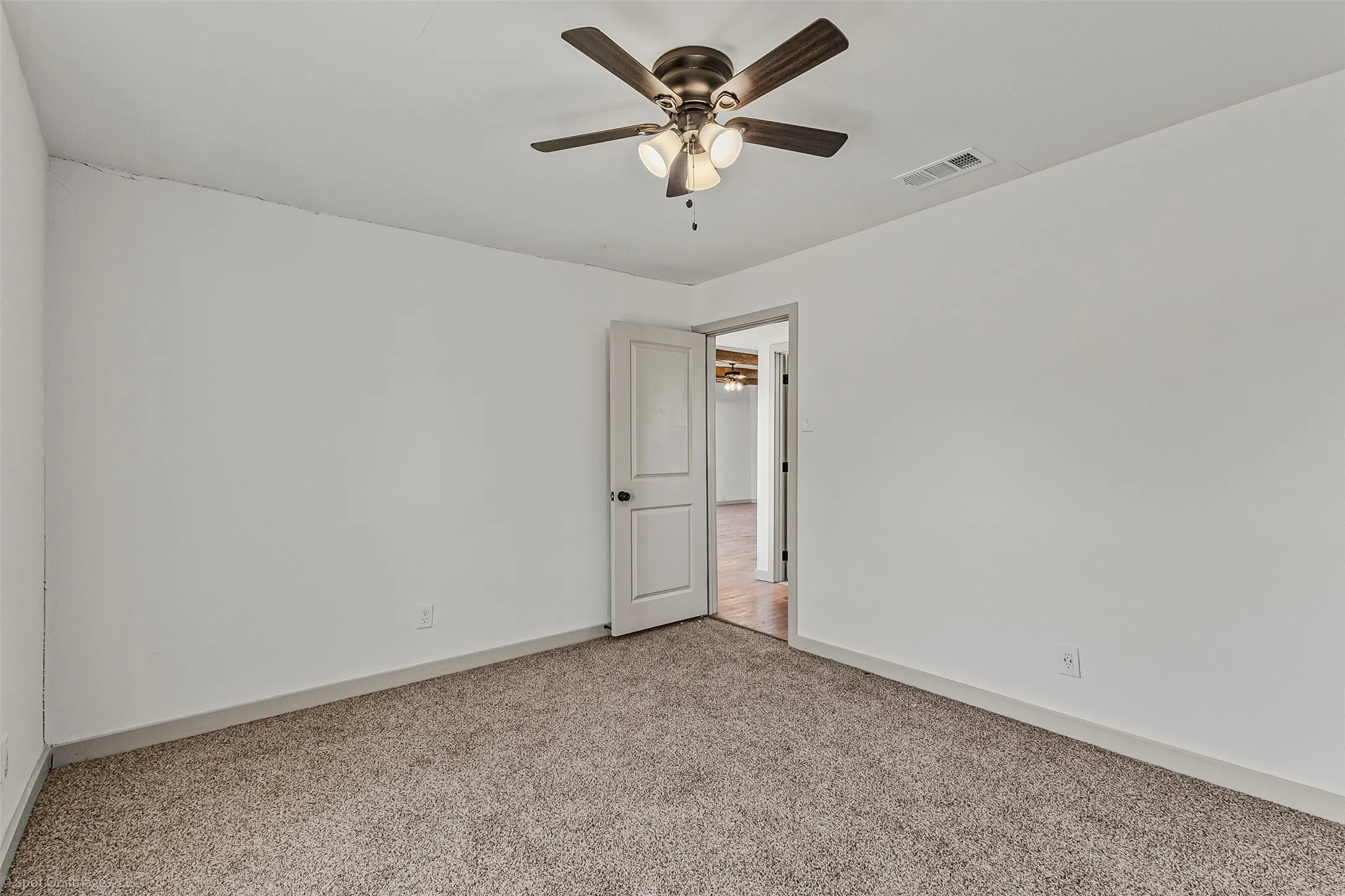 Single Family Residence For Sale in Dallas County , 1301 Pecan Valley Drive, Garland, Texas 75043, 4 Bedroom, 2 Bathroom, 2 Garage spaces, 2,426 Sqft, built in 1972, Preowned, mls#21106612, Real Estate Agent in Garland, Homes For Sale in Dallas county, Homes For Sale in Garland, Realtor in Garland Texas, Real Estate Brokerage Independent Realty Texas, Luminita Cordes Realtor