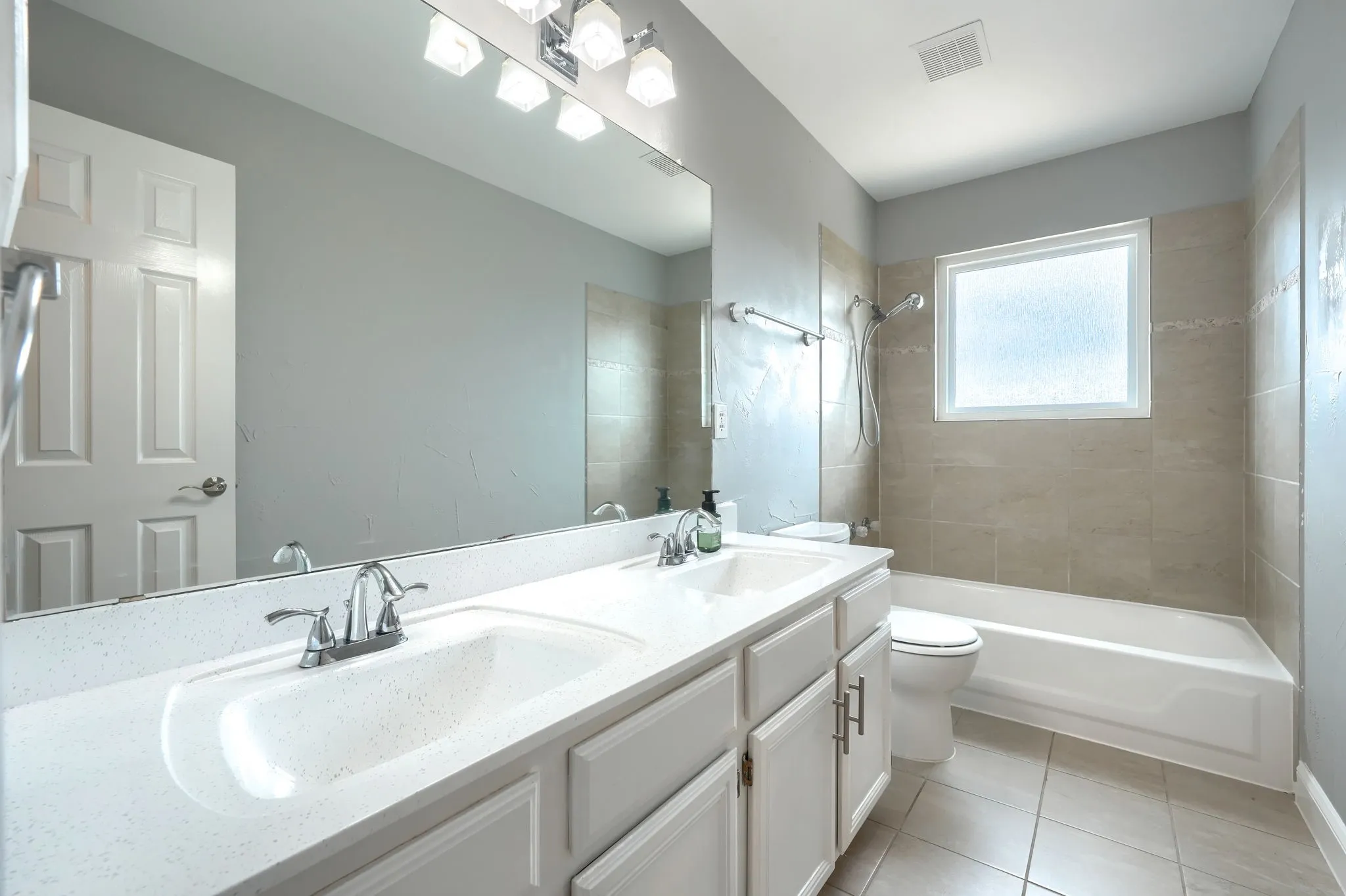 Single Family Residence For Sale in Dallas County , 2309 York Court, Carrollton, Texas 75006, 4 Bedroom, 3 Bathroom, 2 Garage spaces, 2,507 Sqft, built in 1993, Preowned, mls#21105478, Real Estate Agent in Carrollton, Homes For Sale in Dallas county, Homes For Sale in Carrollton, Realtor in Carrollton Texas, Real Estate Brokerage Independent Realty Texas, Luminita Cordes Realtor