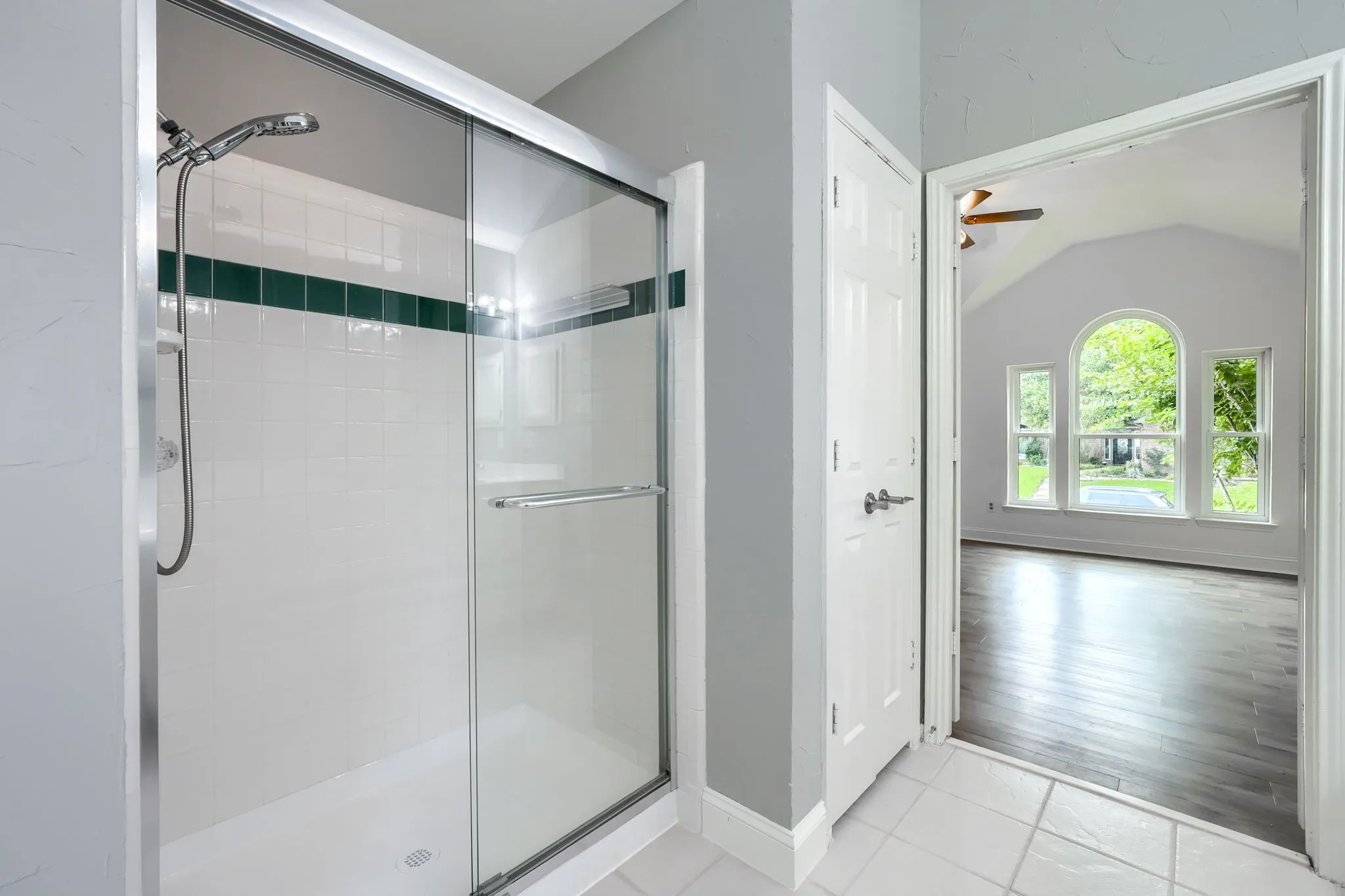 Single Family Residence For Sale in Dallas County , 2309 York Court, Carrollton, Texas 75006, 4 Bedroom, 3 Bathroom, 2 Garage spaces, 2,507 Sqft, built in 1993, Preowned, mls#21105478, Real Estate Agent in Carrollton, Homes For Sale in Dallas county, Homes For Sale in Carrollton, Realtor in Carrollton Texas, Real Estate Brokerage Independent Realty Texas, Luminita Cordes Realtor