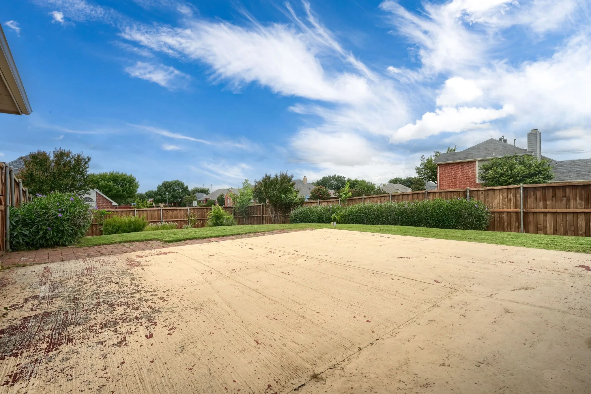 Single Family Residence For Sale in Dallas County , 2309 York Court, Carrollton, Texas 75006, 4 Bedroom, 3 Bathroom, 2 Garage spaces, 2,507 Sqft, built in 1993, Preowned, mls#21105478, Real Estate Agent in Carrollton, Homes For Sale in Dallas county, Homes For Sale in Carrollton, Realtor in Carrollton Texas, Real Estate Brokerage Independent Realty Texas, Luminita Cordes Realtor