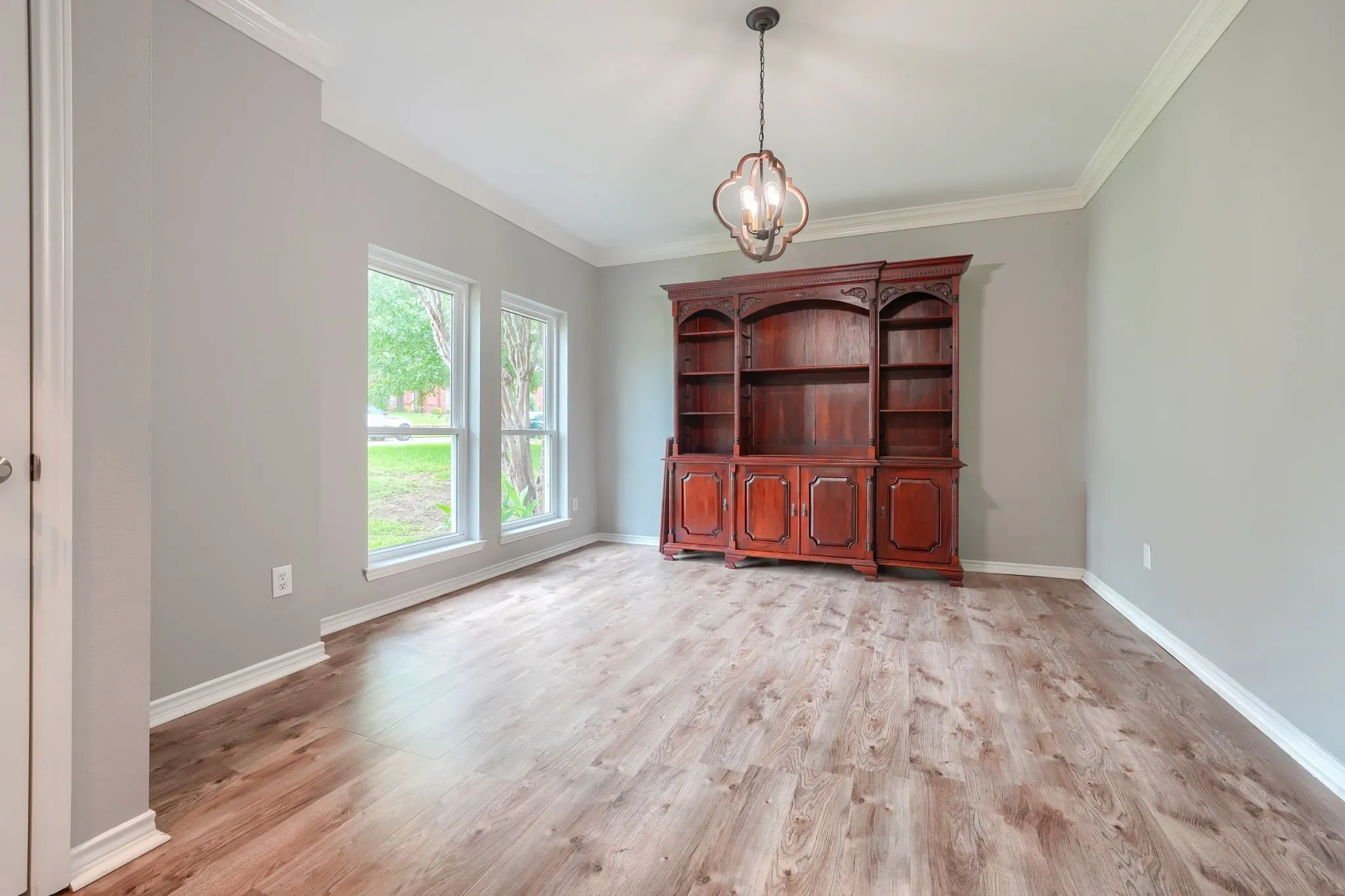 Single Family Residence For Sale in Dallas County , 2309 York Court, Carrollton, Texas 75006, 4 Bedroom, 3 Bathroom, 2 Garage spaces, 2,507 Sqft, built in 1993, Preowned, mls#21105478, Real Estate Agent in Carrollton, Homes For Sale in Dallas county, Homes For Sale in Carrollton, Realtor in Carrollton Texas, Real Estate Brokerage Independent Realty Texas, Luminita Cordes Realtor