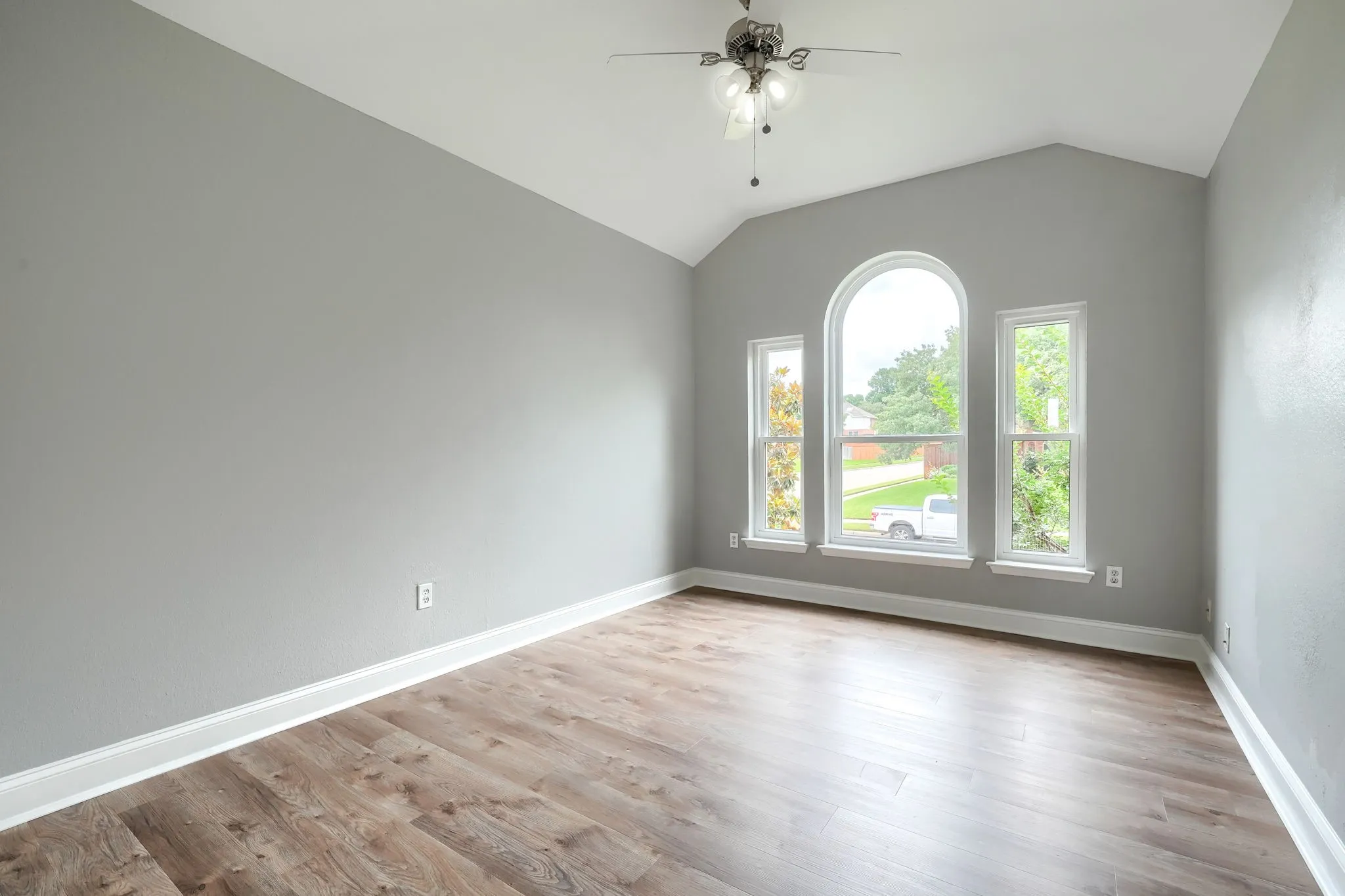 Single Family Residence For Sale in Dallas County , 2309 York Court, Carrollton, Texas 75006, 4 Bedroom, 3 Bathroom, 2 Garage spaces, 2,507 Sqft, built in 1993, Preowned, mls#21105478, Real Estate Agent in Carrollton, Homes For Sale in Dallas county, Homes For Sale in Carrollton, Realtor in Carrollton Texas, Real Estate Brokerage Independent Realty Texas, Luminita Cordes Realtor