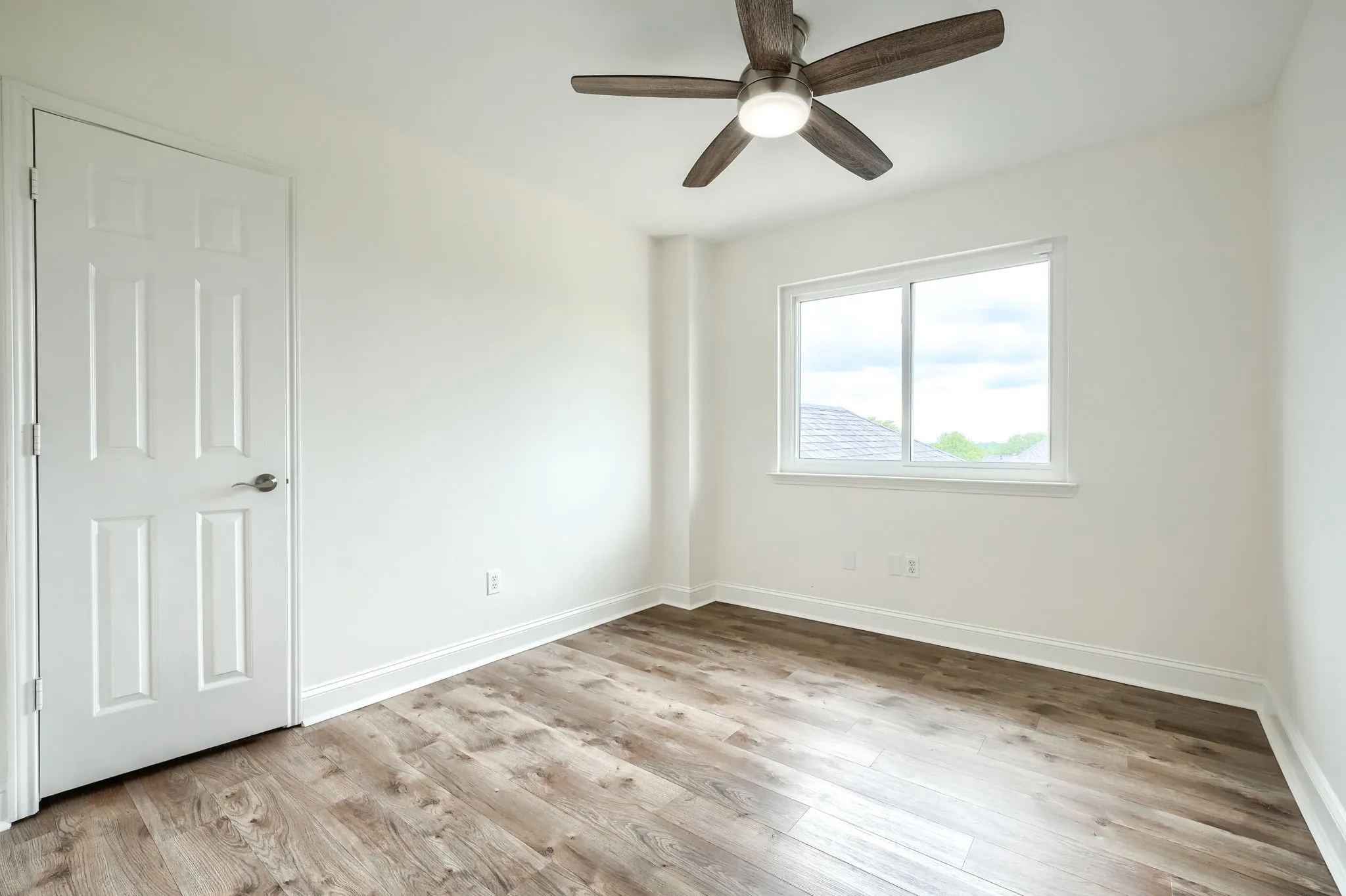 Single Family Residence For Sale in Dallas County , 2309 York Court, Carrollton, Texas 75006, 4 Bedroom, 3 Bathroom, 2 Garage spaces, 2,507 Sqft, built in 1993, Preowned, mls#21105478, Real Estate Agent in Carrollton, Homes For Sale in Dallas county, Homes For Sale in Carrollton, Realtor in Carrollton Texas, Real Estate Brokerage Independent Realty Texas, Luminita Cordes Realtor