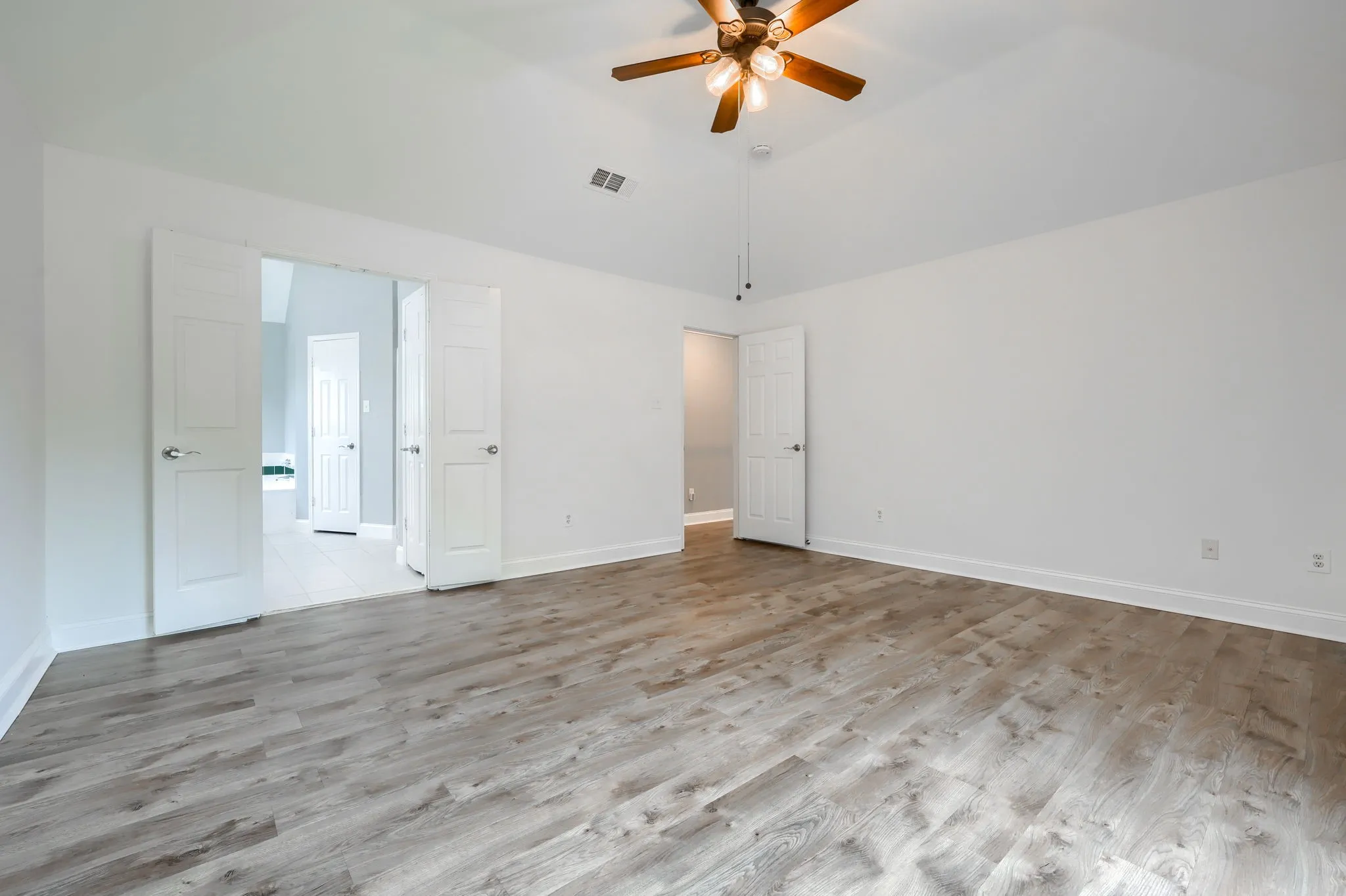 Single Family Residence For Sale in Dallas County , 2309 York Court, Carrollton, Texas 75006, 4 Bedroom, 3 Bathroom, 2 Garage spaces, 2,507 Sqft, built in 1993, Preowned, mls#21105478, Real Estate Agent in Carrollton, Homes For Sale in Dallas county, Homes For Sale in Carrollton, Realtor in Carrollton Texas, Real Estate Brokerage Independent Realty Texas, Luminita Cordes Realtor