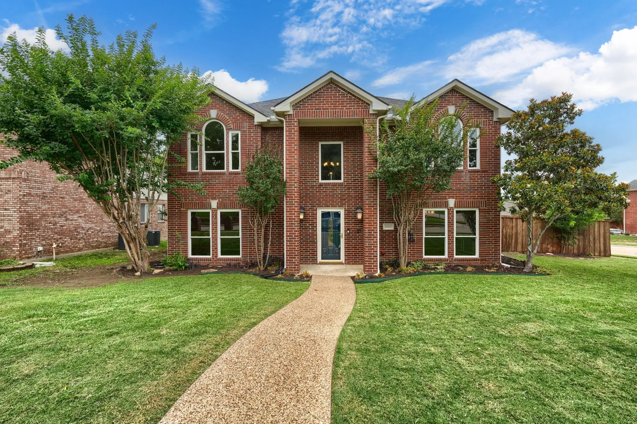Single Family Residence For Sale in Dallas County , 2309 York Court, Carrollton, Texas 75006, 4 Bedroom, 3 Bathroom, 2 Garage spaces, 2,507 Sqft, built in 1993, Preowned, mls#21105478, Real Estate Agent in Carrollton, Homes For Sale in Dallas county, Homes For Sale in Carrollton, Realtor in Carrollton Texas, Real Estate Brokerage Independent Realty Texas, Luminita Cordes Realtor