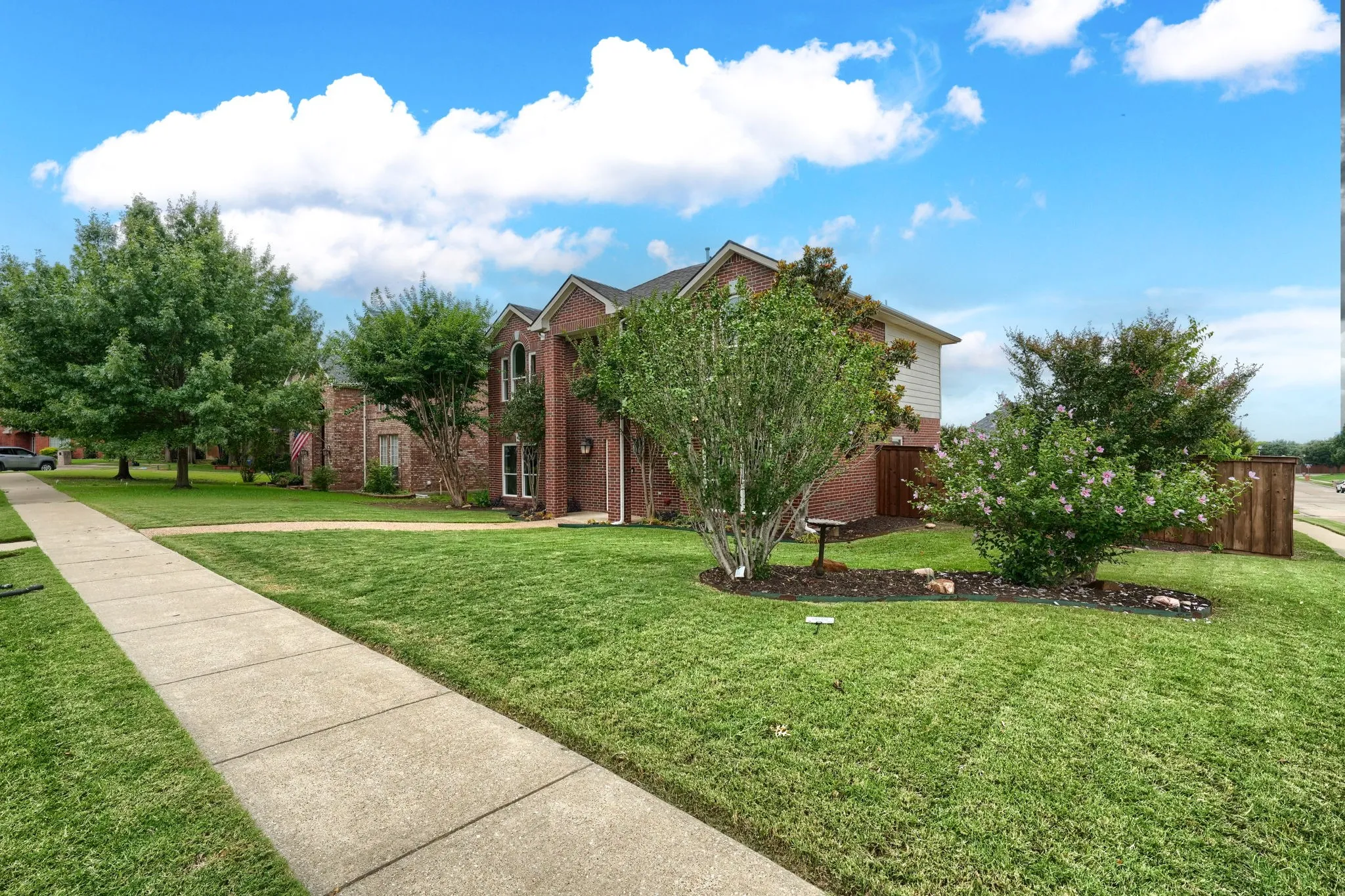 Single Family Residence For Sale in Dallas County , 2309 York Court, Carrollton, Texas 75006, 4 Bedroom, 3 Bathroom, 2 Garage spaces, 2,507 Sqft, built in 1993, Preowned, mls#21105478, Real Estate Agent in Carrollton, Homes For Sale in Dallas county, Homes For Sale in Carrollton, Realtor in Carrollton Texas, Real Estate Brokerage Independent Realty Texas, Luminita Cordes Realtor