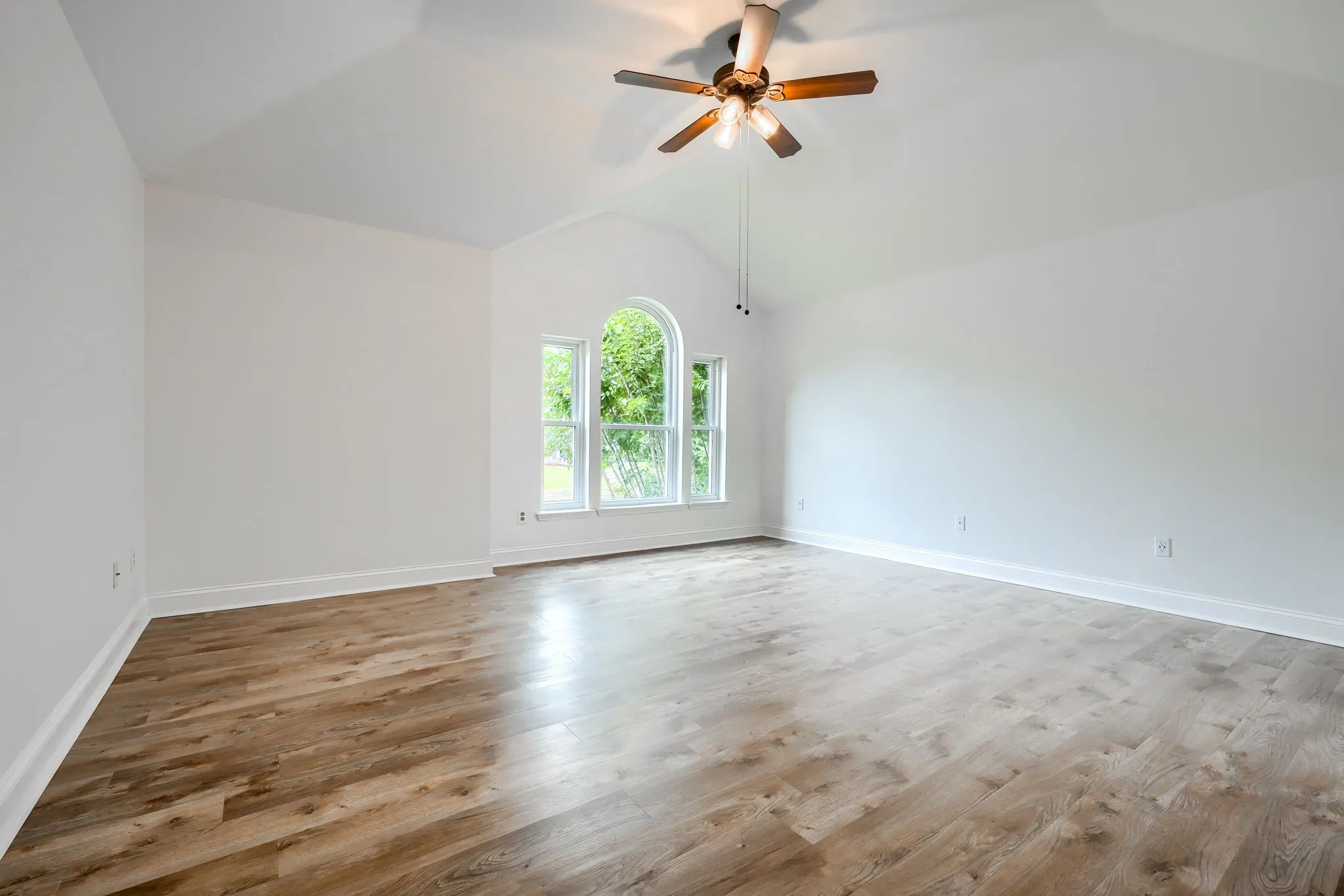 Single Family Residence For Sale in Dallas County , 2309 York Court, Carrollton, Texas 75006, 4 Bedroom, 3 Bathroom, 2 Garage spaces, 2,507 Sqft, built in 1993, Preowned, mls#21105478, Real Estate Agent in Carrollton, Homes For Sale in Dallas county, Homes For Sale in Carrollton, Realtor in Carrollton Texas, Real Estate Brokerage Independent Realty Texas, Luminita Cordes Realtor