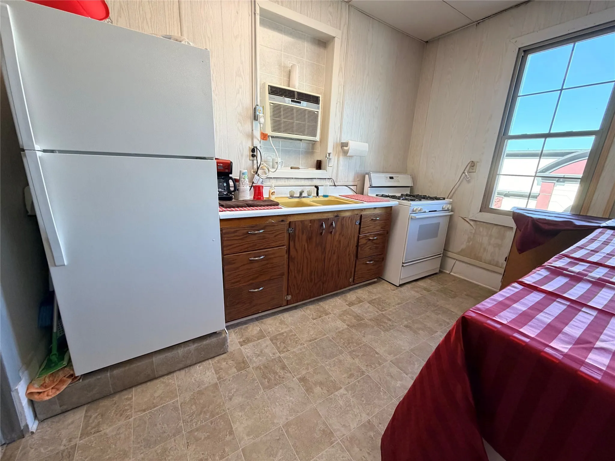 Fully functioning kitchen