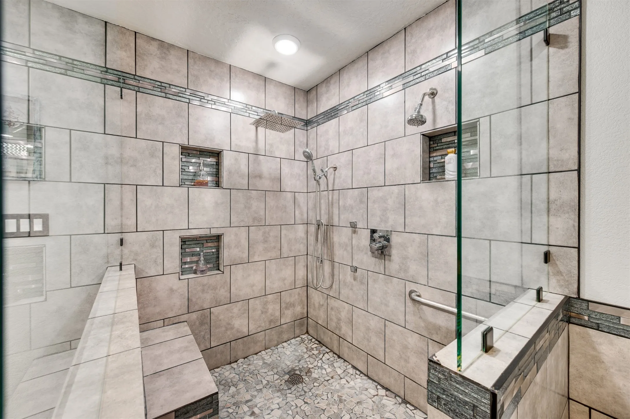 Shower features rain head, jets and second shower head