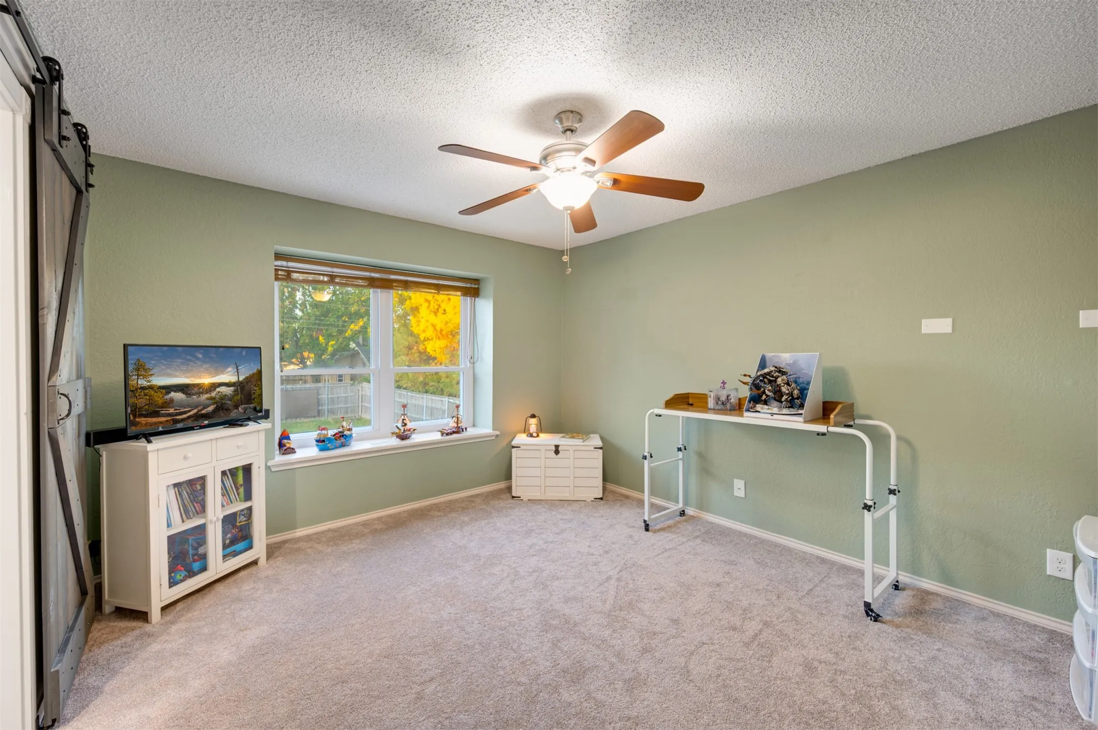 Upstairs bedroom with walk in closet