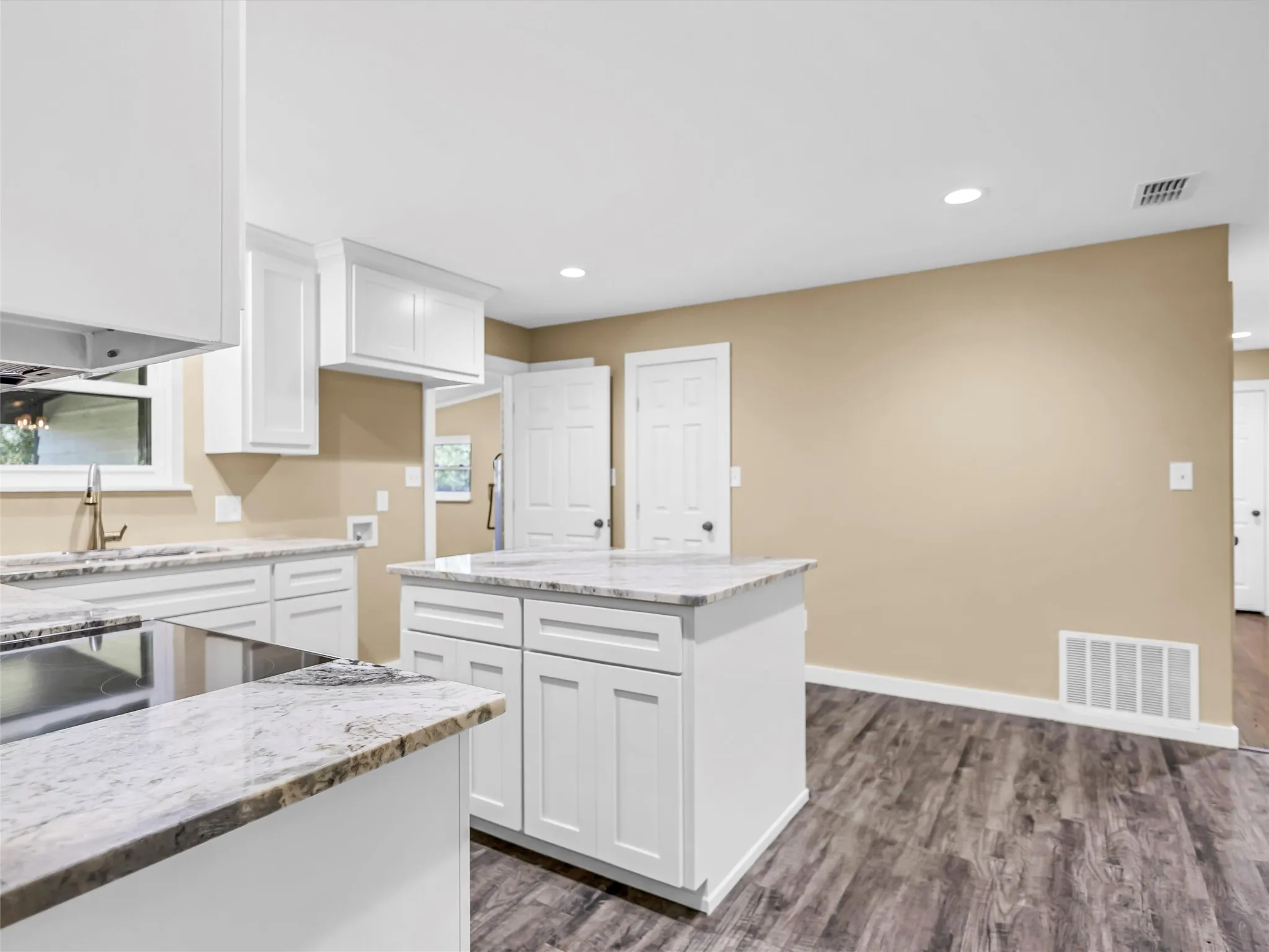 Single Family Residence For Sale in Upshur County , 9086 FM 49, Gilmer, Texas 75644, 3 Bedroom, 2 Bathroom, 1 Garage spaces, 2,200 Sqft, built in 1957, mls#21107200, Real Estate Agent in Gilmer, Homes For Sale in Upshur county, Homes For Sale in Gilmer, Realtor in Gilmer Texas, Real Estate Brokerage Independent Realty Texas, Luminita Cordes Realtor