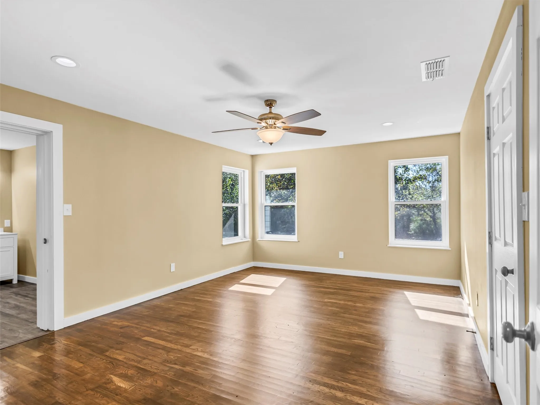 Single Family Residence For Sale in Upshur County , 9086 FM 49, Gilmer, Texas 75644, 3 Bedroom, 2 Bathroom, 1 Garage spaces, 2,200 Sqft, built in 1957, mls#21107200, Real Estate Agent in Gilmer, Homes For Sale in Upshur county, Homes For Sale in Gilmer, Realtor in Gilmer Texas, Real Estate Brokerage Independent Realty Texas, Luminita Cordes Realtor