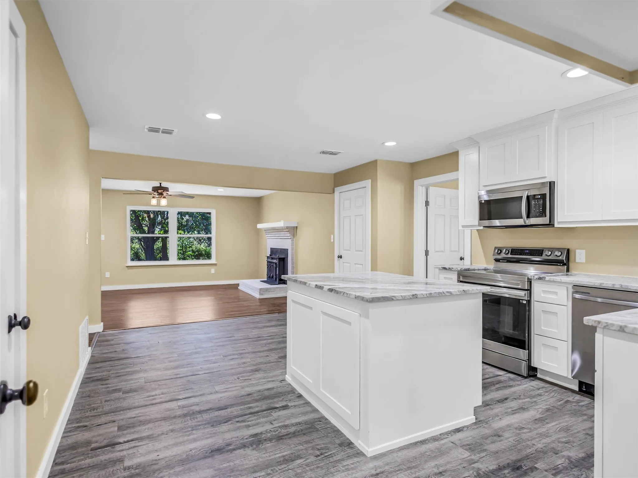 Single Family Residence For Sale in Upshur County , 9086 FM 49, Gilmer, Texas 75644, 3 Bedroom, 2 Bathroom, 1 Garage spaces, 2,200 Sqft, built in 1957, mls#21107200, Real Estate Agent in Gilmer, Homes For Sale in Upshur county, Homes For Sale in Gilmer, Realtor in Gilmer Texas, Real Estate Brokerage Independent Realty Texas, Luminita Cordes Realtor