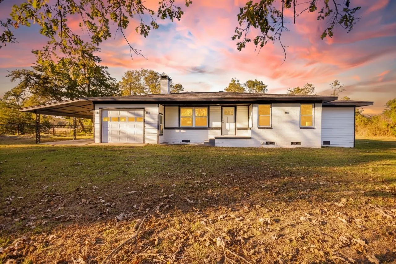 Single Family Residence For Sale in Upshur County , 9086 FM 49, Gilmer, Texas 75644, 3 Bedroom, 2 Bathroom, 1 Garage spaces, 2,200 Sqft, built in 1957, mls#21107200, Real Estate Agent in Gilmer, Homes For Sale in Upshur county, Homes For Sale in Gilmer, Realtor in Gilmer Texas, Real Estate Brokerage Independent Realty Texas, Luminita Cordes Realtor