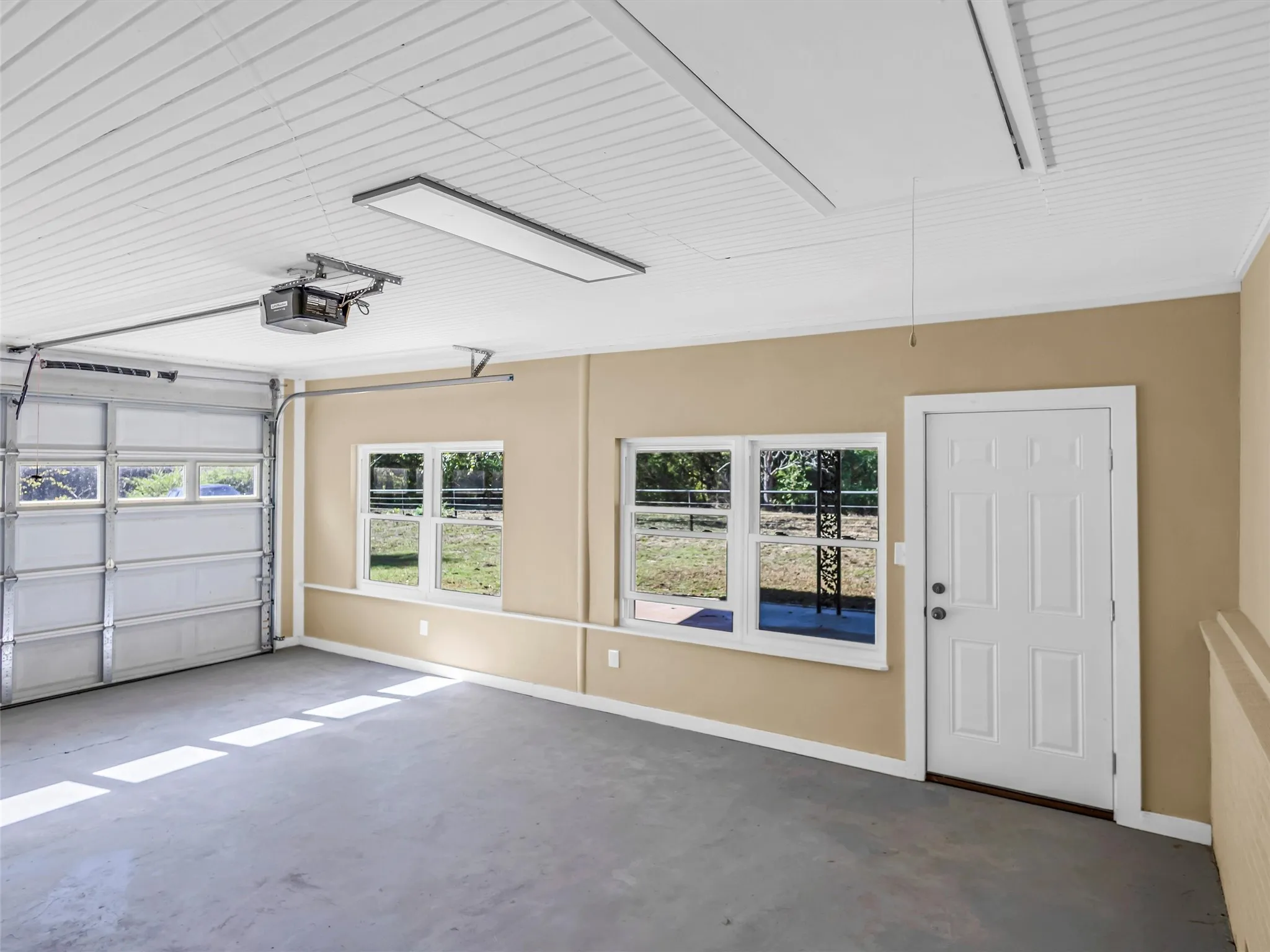 Single Family Residence For Sale in Upshur County , 9086 FM 49, Gilmer, Texas 75644, 3 Bedroom, 2 Bathroom, 1 Garage spaces, 2,200 Sqft, built in 1957, mls#21107200, Real Estate Agent in Gilmer, Homes For Sale in Upshur county, Homes For Sale in Gilmer, Realtor in Gilmer Texas, Real Estate Brokerage Independent Realty Texas, Luminita Cordes Realtor