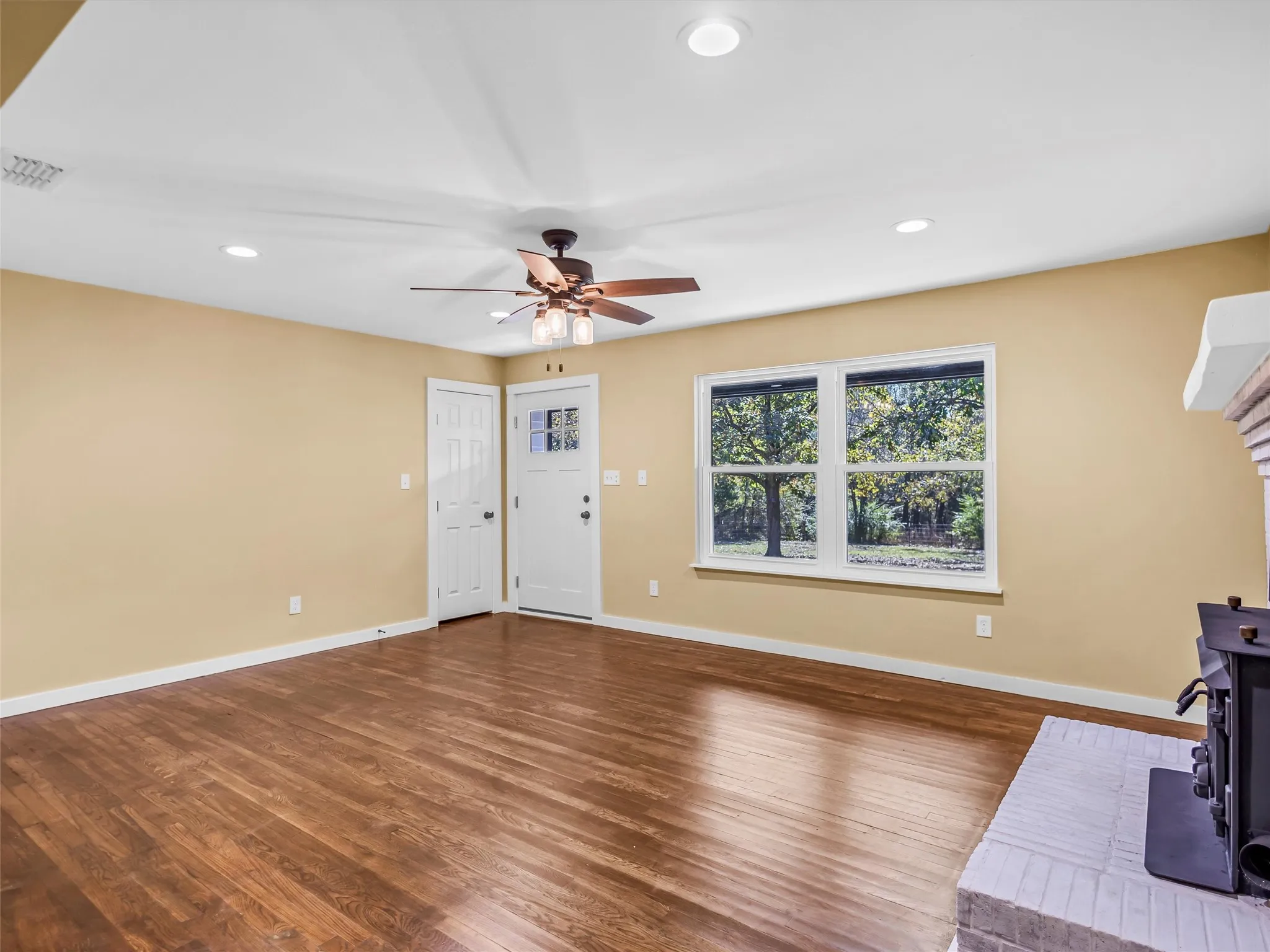 Single Family Residence For Sale in Upshur County , 9086 FM 49, Gilmer, Texas 75644, 3 Bedroom, 2 Bathroom, 1 Garage spaces, 2,200 Sqft, built in 1957, mls#21107200, Real Estate Agent in Gilmer, Homes For Sale in Upshur county, Homes For Sale in Gilmer, Realtor in Gilmer Texas, Real Estate Brokerage Independent Realty Texas, Luminita Cordes Realtor