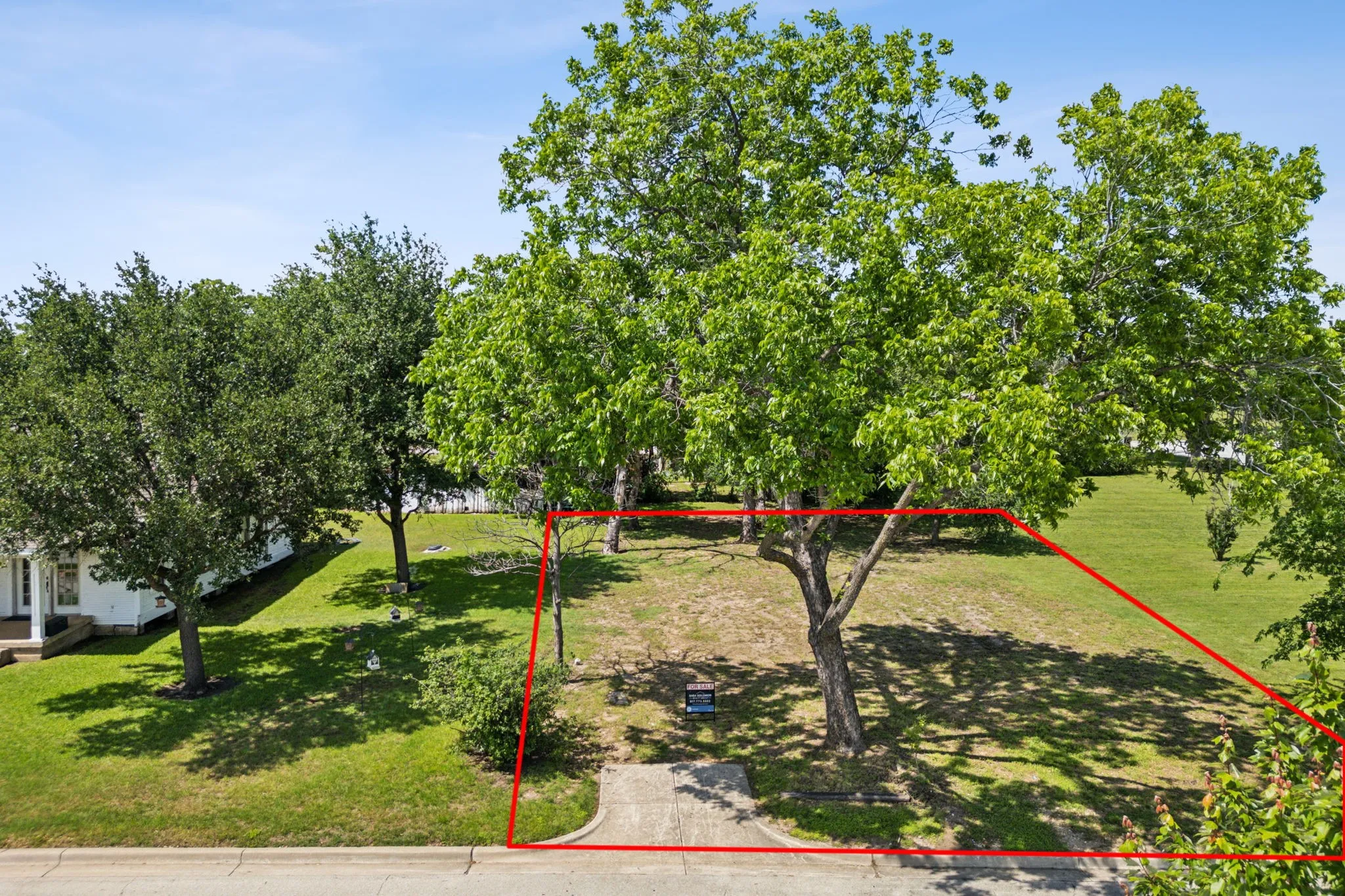 Surrounding community with a yard