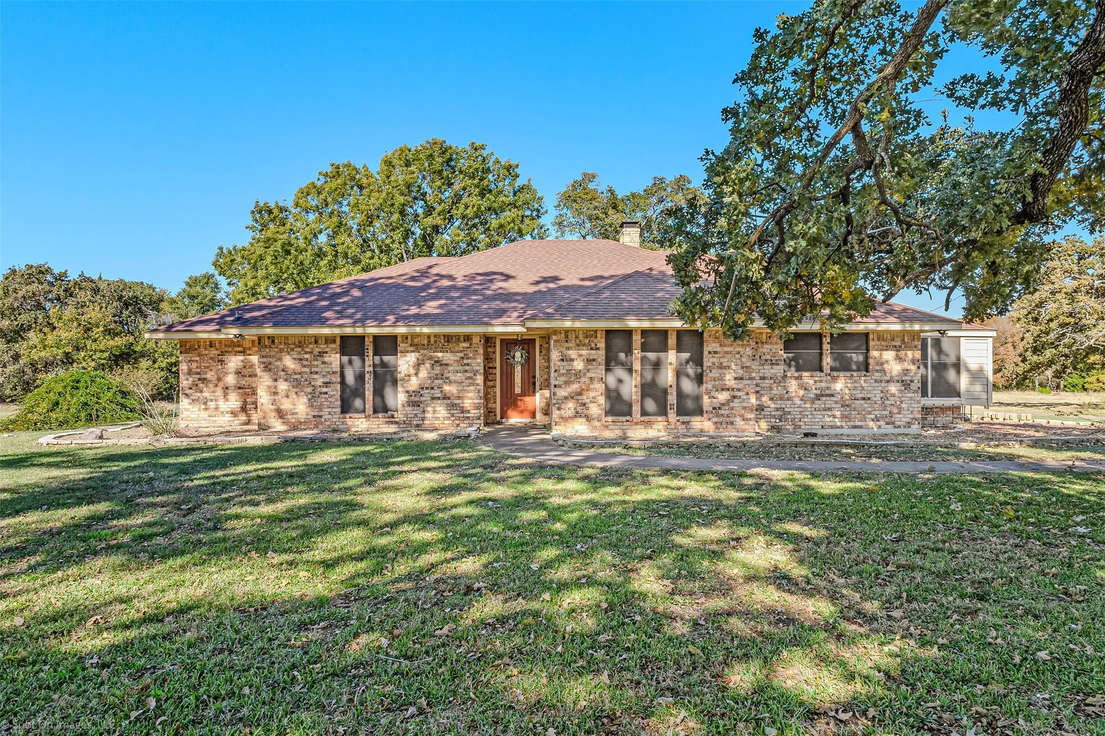 Single Family Residence For Sale in Kaufman County , 9510 S State Highway 34, Scurry, Texas 75158, 3 Bedroom, 3 Bathroom, 2 Garage spaces, 2,273 Sqft, built in 1983, Price $499,999, mls#21104395, Real Estate Agent in Scurry, Homes For Sale in Kaufman county, Homes For Sale in Scurry, Realtor in Scurry Texas, Real Estate Brokerage Independent Realty Texas, Luminita Cordes Realtor