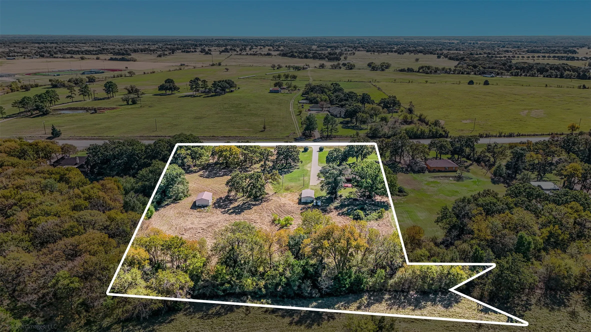 Single Family Residence For Sale in Kaufman County , 9510 S State Highway 34, Scurry, Texas 75158, 3 Bedroom, 3 Bathroom, 2 Garage spaces, 2,273 Sqft, built in 1983, Price $499,999, mls#21104395, Real Estate Agent in Scurry, Homes For Sale in Kaufman county, Homes For Sale in Scurry, Realtor in Scurry Texas, Real Estate Brokerage Independent Realty Texas, Luminita Cordes Realtor