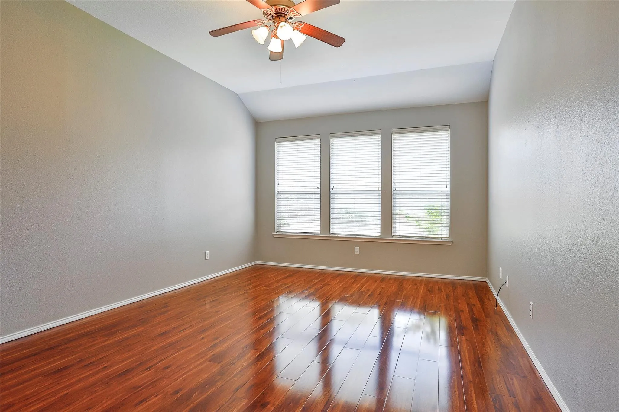 Single Family Residence For Rent in Denton County , 15529 Landing Creek Lane, Fort Worth, Texas 76262, 4 Bedroom, 4 Bathroom, 2 Garage spaces, 3,278 Sqft, built in 2007, mls#21107378, Real Estate Agent in Fort Worth, Homes For Rent in Denton county, Homes For Rent in Fort Worth, Realtor in Fort Worth Texas, Real Estate Brokerage Independent Realty Texas, Luminita Cordes Realtor