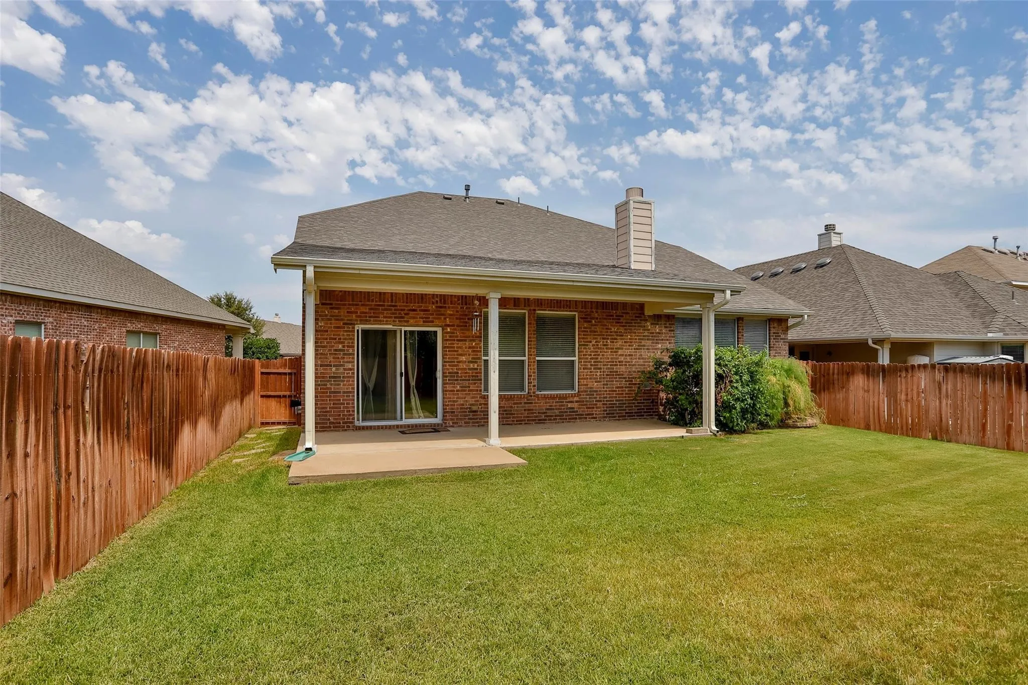 Single Family Residence For Rent in Denton County , 15529 Landing Creek Lane, Fort Worth, Texas 76262, 4 Bedroom, 4 Bathroom, 2 Garage spaces, 3,278 Sqft, built in 2007, mls#21107378, Real Estate Agent in Fort Worth, Homes For Rent in Denton county, Homes For Rent in Fort Worth, Realtor in Fort Worth Texas, Real Estate Brokerage Independent Realty Texas, Luminita Cordes Realtor