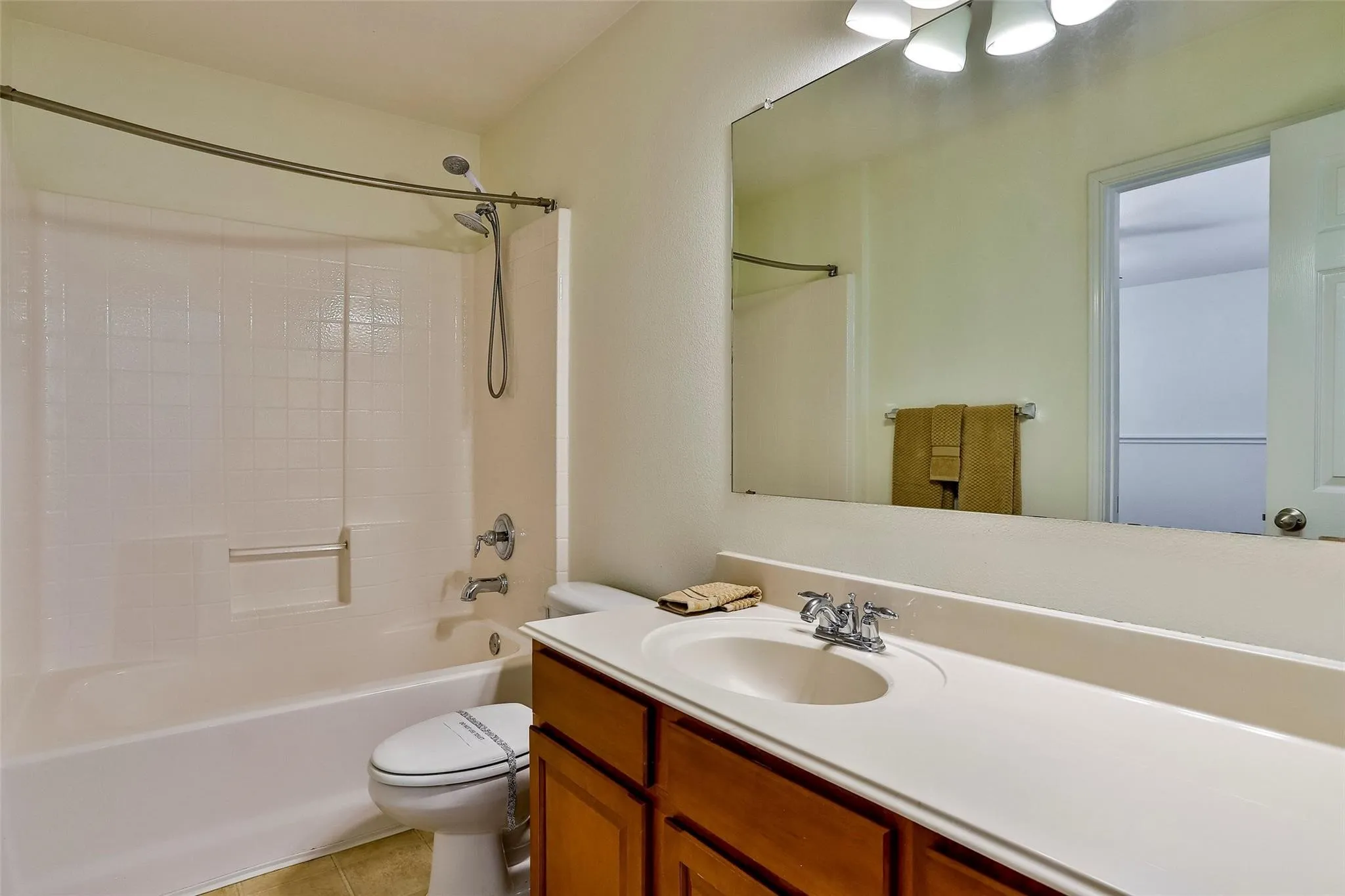 Single Family Residence For Rent in Denton County , 15529 Landing Creek Lane, Fort Worth, Texas 76262, 4 Bedroom, 4 Bathroom, 2 Garage spaces, 3,278 Sqft, built in 2007, mls#21107378, Real Estate Agent in Fort Worth, Homes For Rent in Denton county, Homes For Rent in Fort Worth, Realtor in Fort Worth Texas, Real Estate Brokerage Independent Realty Texas, Luminita Cordes Realtor