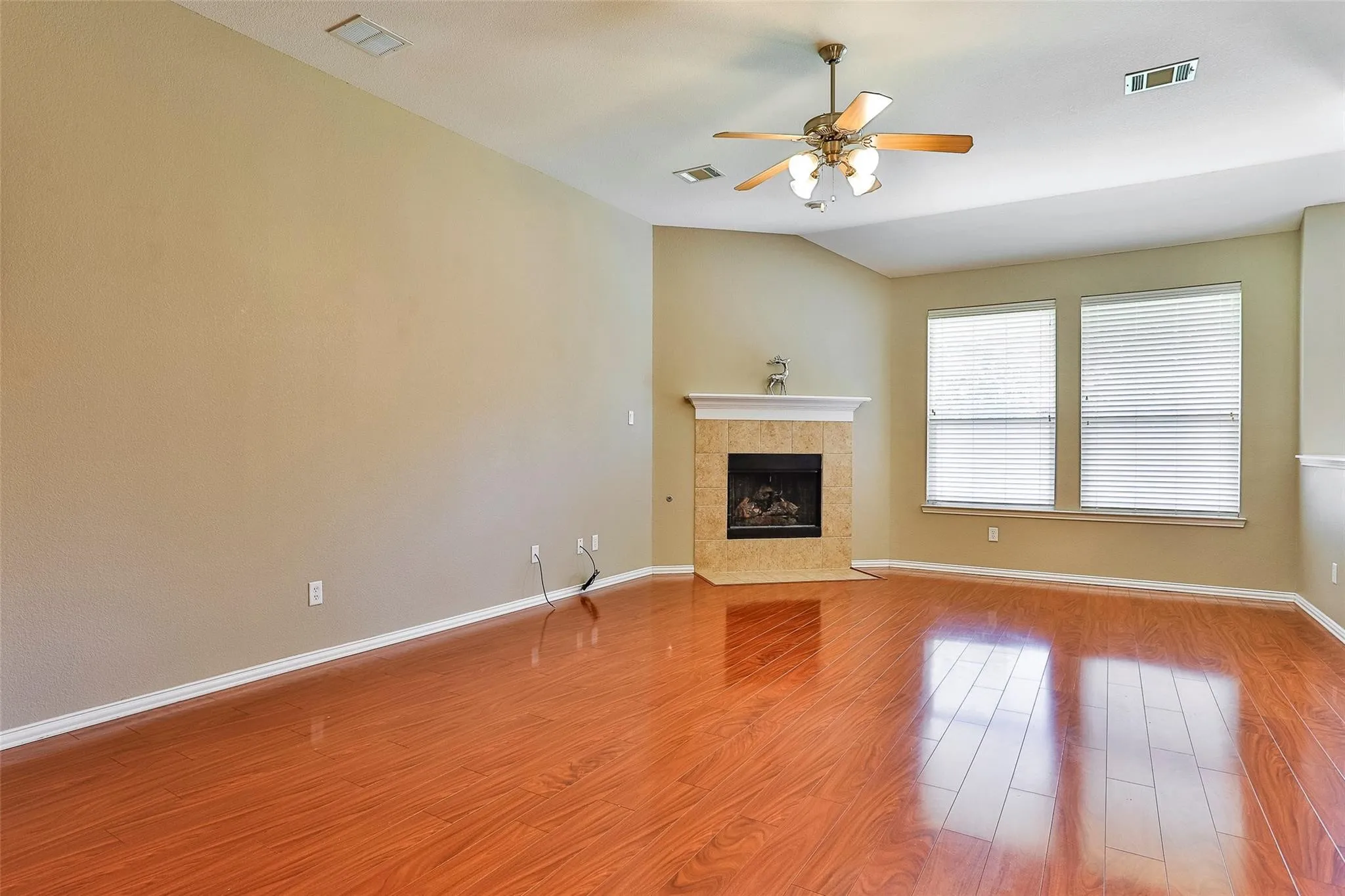 Single Family Residence For Rent in Denton County , 15529 Landing Creek Lane, Fort Worth, Texas 76262, 4 Bedroom, 4 Bathroom, 2 Garage spaces, 3,278 Sqft, built in 2007, mls#21107378, Real Estate Agent in Fort Worth, Homes For Rent in Denton county, Homes For Rent in Fort Worth, Realtor in Fort Worth Texas, Real Estate Brokerage Independent Realty Texas, Luminita Cordes Realtor