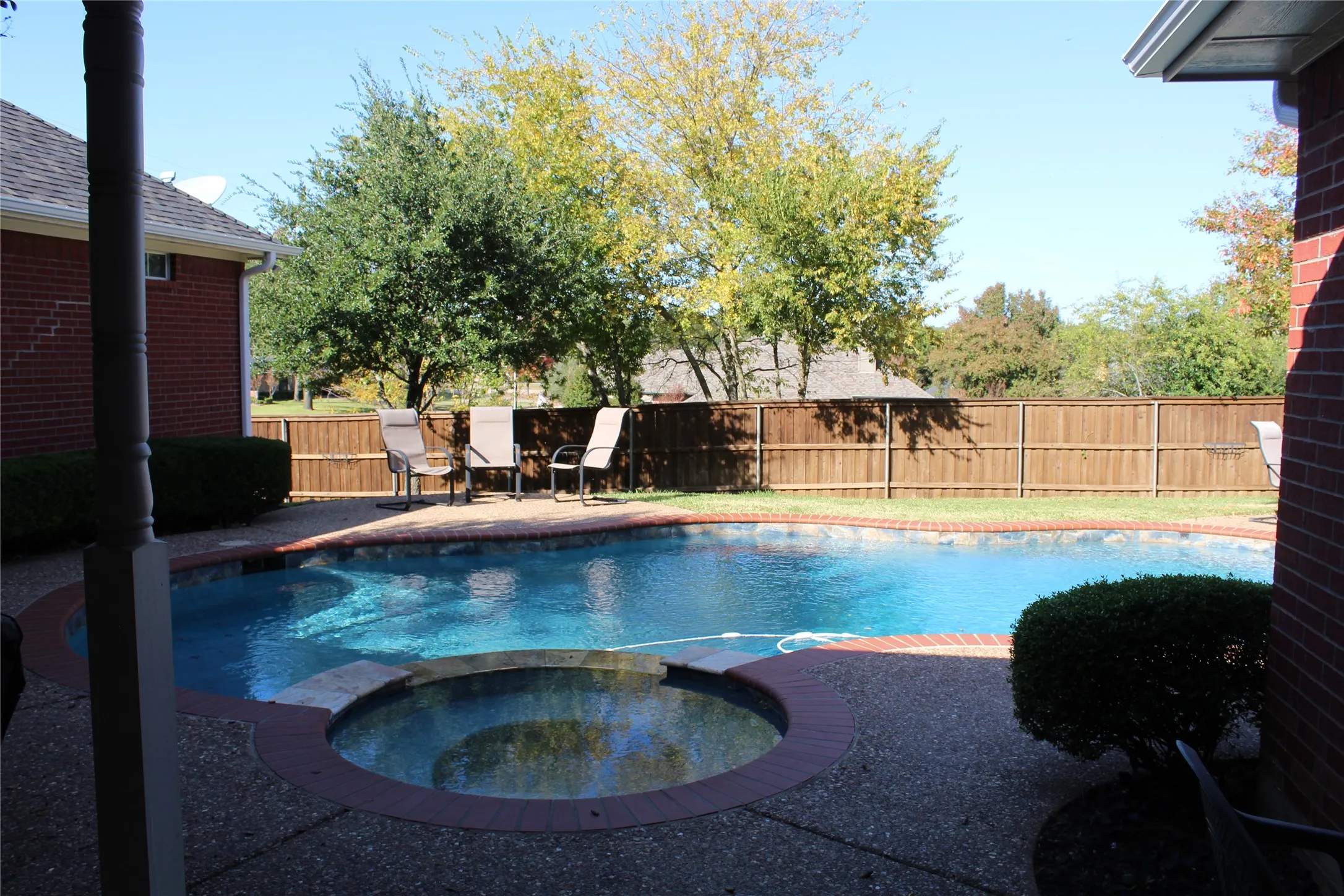 Single Family Residence For Sale in Grayson County , 2131 Deer Run, Denison, Texas 75020, 3 Bedrooms, 2 Bathrooms, 3 Garage spaces, 2,779 Sqft, built in 2000, Price $445,900, mls#21107440, Real Estate Agent in Denison, Homes For Sale in Grayson county, Homes For Sale in Denison, Realtor in Denison Texas, Real Estate Brokerage Independent Realty Texas, Luminita Cordes Realtor