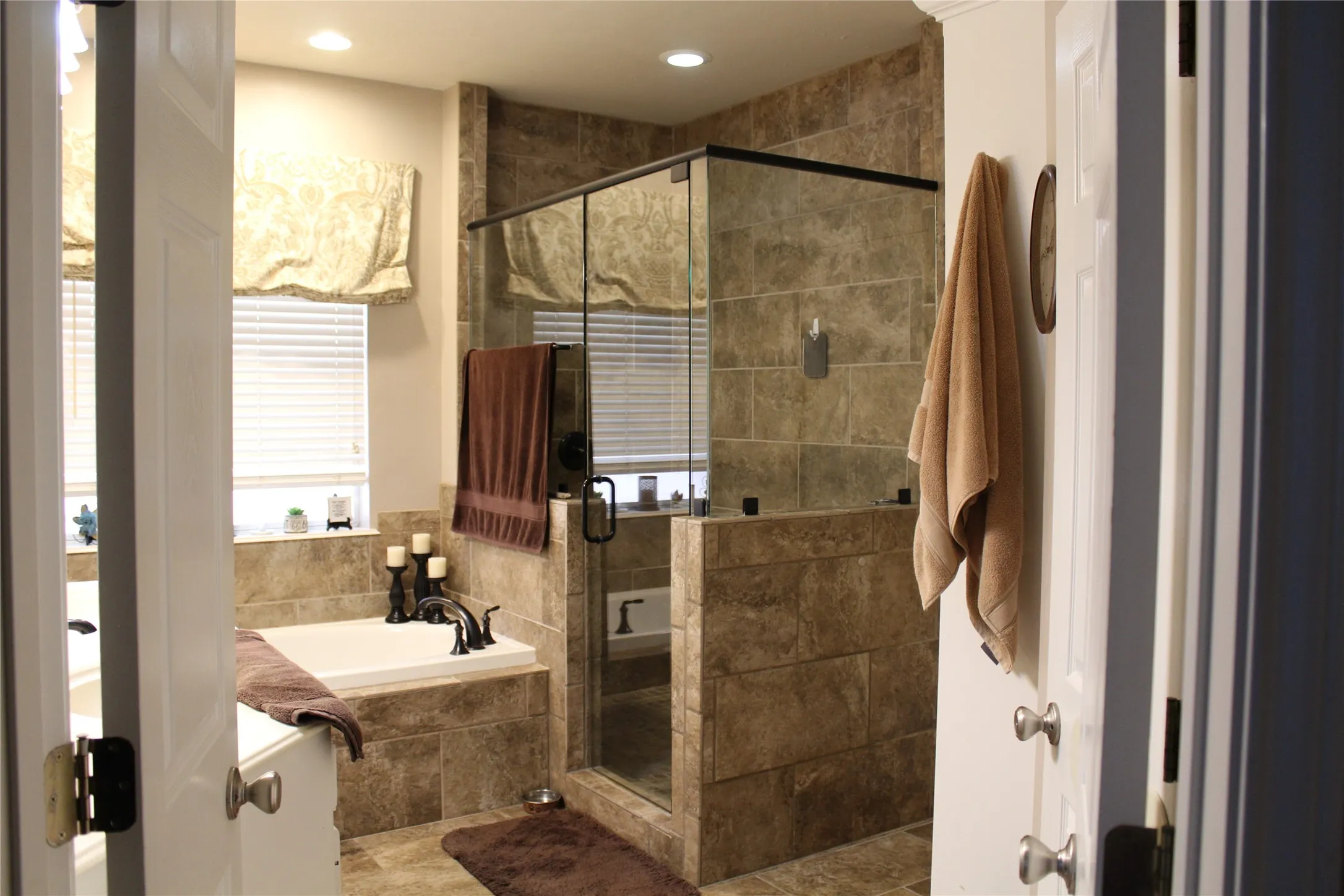 Single Family Residence For Sale in Grayson County , 2131 Deer Run, Denison, Texas 75020, 3 Bedrooms, 2 Bathrooms, 3 Garage spaces, 2,779 Sqft, built in 2000, Price $445,900, mls#21107440, Real Estate Agent in Denison, Homes For Sale in Grayson county, Homes For Sale in Denison, Realtor in Denison Texas, Real Estate Brokerage Independent Realty Texas, Luminita Cordes Realtor
