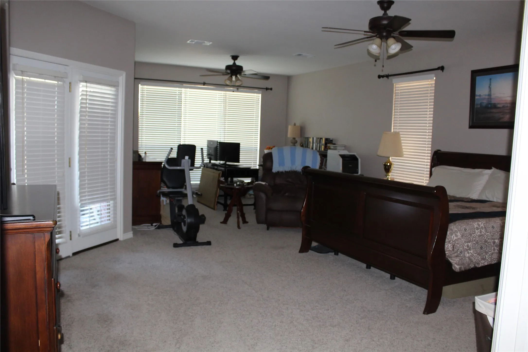 Single Family Residence For Sale in Grayson County , 2131 Deer Run, Denison, Texas 75020, 3 Bedrooms, 2 Bathrooms, 3 Garage spaces, 2,779 Sqft, built in 2000, Price $445,900, mls#21107440, Real Estate Agent in Denison, Homes For Sale in Grayson county, Homes For Sale in Denison, Realtor in Denison Texas, Real Estate Brokerage Independent Realty Texas, Luminita Cordes Realtor