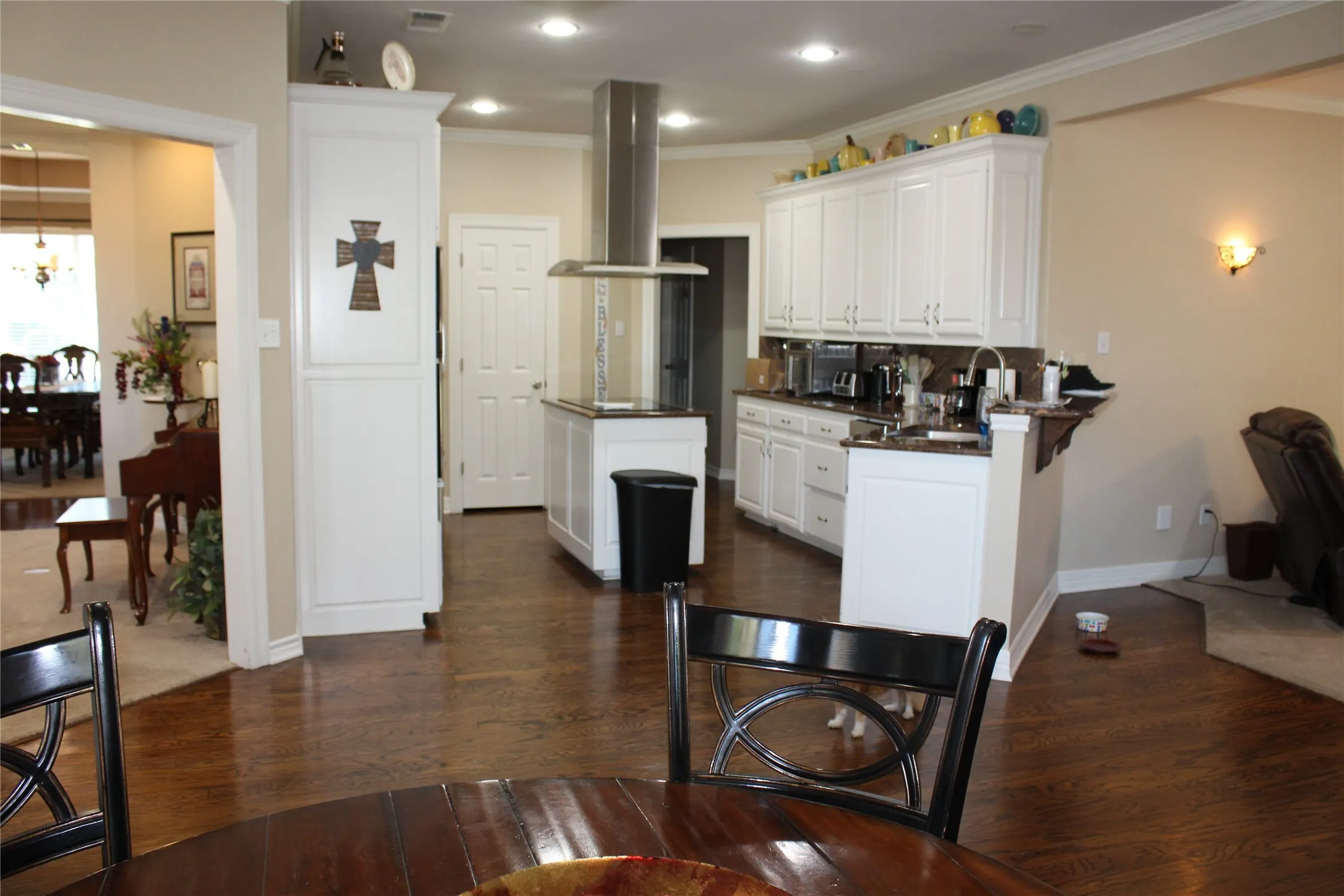 Single Family Residence For Sale in Grayson County , 2131 Deer Run, Denison, Texas 75020, 3 Bedrooms, 2 Bathrooms, 3 Garage spaces, 2,779 Sqft, built in 2000, Price $445,900, mls#21107440, Real Estate Agent in Denison, Homes For Sale in Grayson county, Homes For Sale in Denison, Realtor in Denison Texas, Real Estate Brokerage Independent Realty Texas, Luminita Cordes Realtor