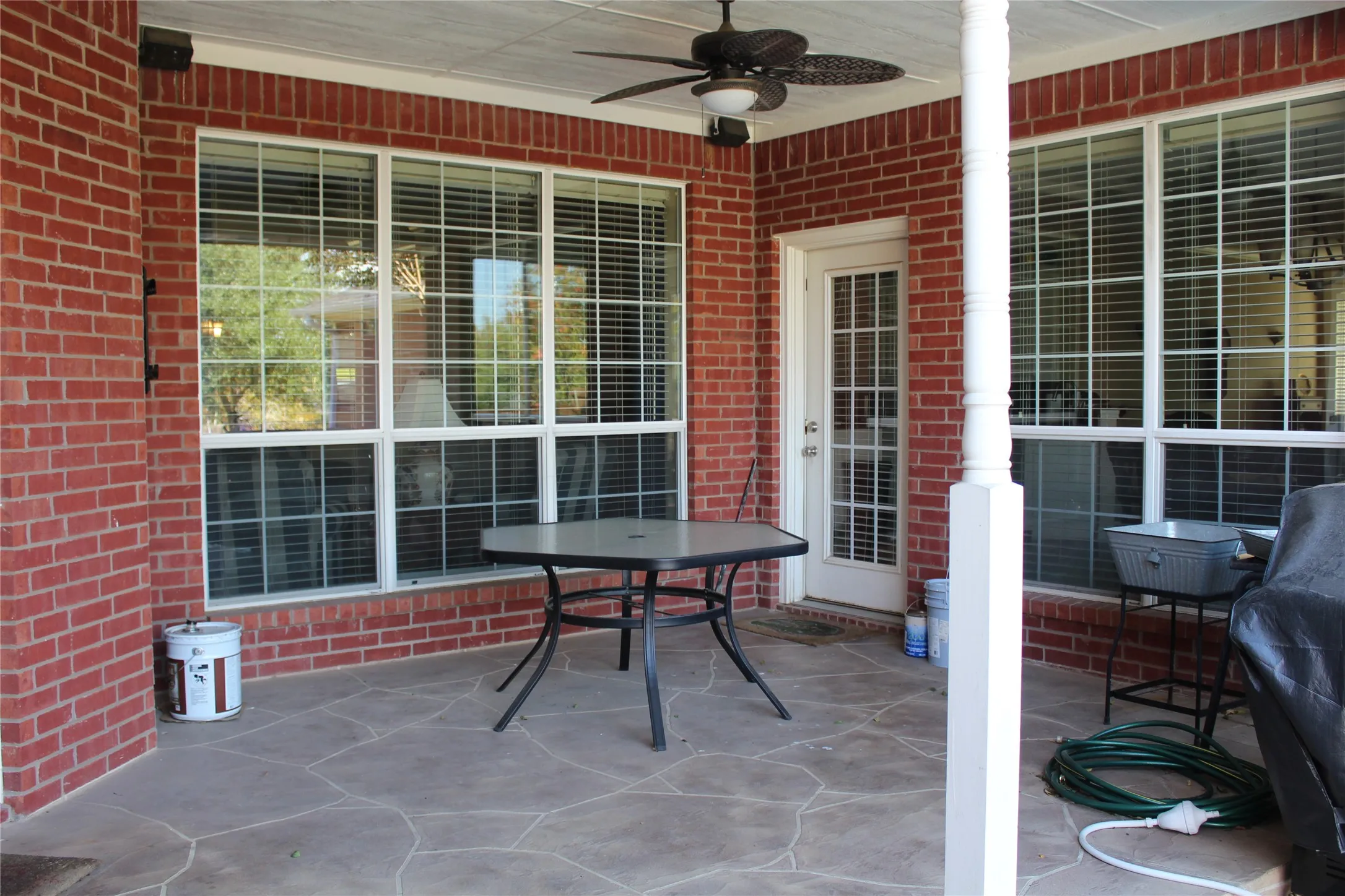 Single Family Residence For Sale in Grayson County , 2131 Deer Run, Denison, Texas 75020, 3 Bedrooms, 2 Bathrooms, 3 Garage spaces, 2,779 Sqft, built in 2000, Price $445,900, mls#21107440, Real Estate Agent in Denison, Homes For Sale in Grayson county, Homes For Sale in Denison, Realtor in Denison Texas, Real Estate Brokerage Independent Realty Texas, Luminita Cordes Realtor