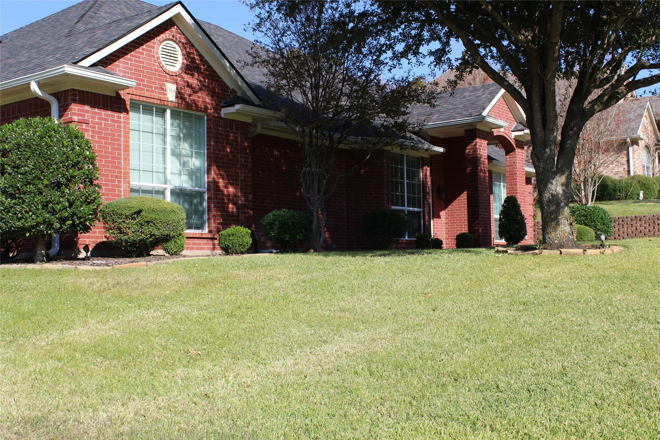 Single Family Residence For Sale in Grayson County , 2131 Deer Run, Denison, Texas 75020, 3 Bedrooms, 2 Bathrooms, 3 Garage spaces, 2,779 Sqft, built in 2000, Price $445,900, mls#21107440, Real Estate Agent in Denison, Homes For Sale in Grayson county, Homes For Sale in Denison, Realtor in Denison Texas, Real Estate Brokerage Independent Realty Texas, Luminita Cordes Realtor