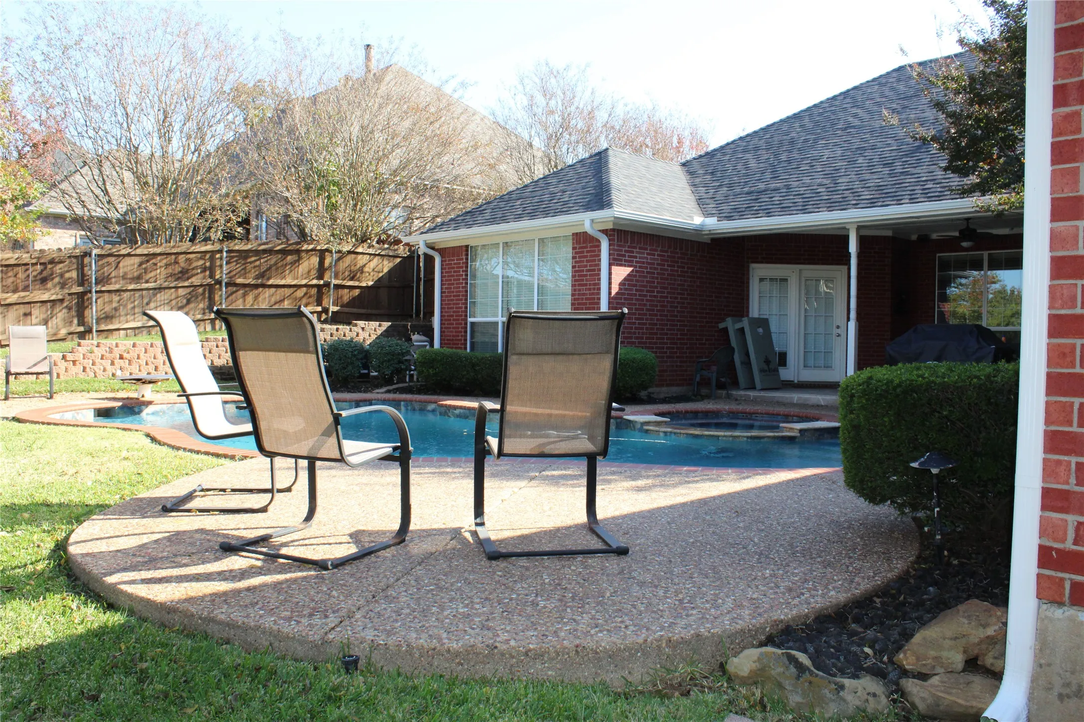 Single Family Residence For Sale in Grayson County , 2131 Deer Run, Denison, Texas 75020, 3 Bedrooms, 2 Bathrooms, 3 Garage spaces, 2,779 Sqft, built in 2000, Price $445,900, mls#21107440, Real Estate Agent in Denison, Homes For Sale in Grayson county, Homes For Sale in Denison, Realtor in Denison Texas, Real Estate Brokerage Independent Realty Texas, Luminita Cordes Realtor
