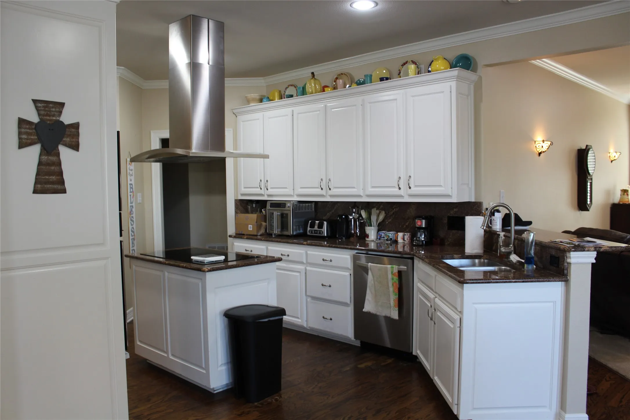 Single Family Residence For Sale in Grayson County , 2131 Deer Run, Denison, Texas 75020, 3 Bedrooms, 2 Bathrooms, 3 Garage spaces, 2,779 Sqft, built in 2000, Price $445,900, mls#21107440, Real Estate Agent in Denison, Homes For Sale in Grayson county, Homes For Sale in Denison, Realtor in Denison Texas, Real Estate Brokerage Independent Realty Texas, Luminita Cordes Realtor
