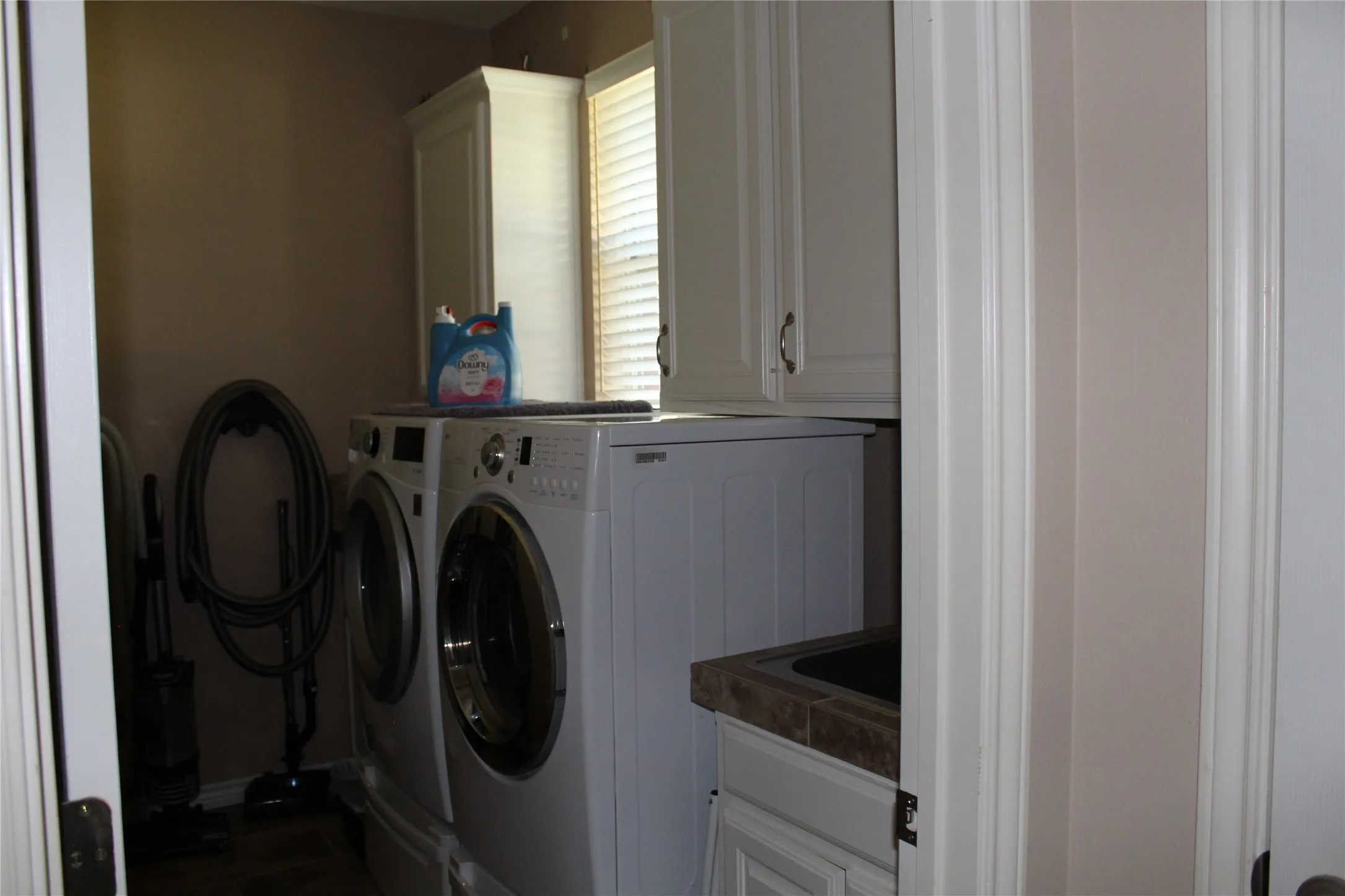 Single Family Residence For Sale in Grayson County , 2131 Deer Run, Denison, Texas 75020, 3 Bedrooms, 2 Bathrooms, 3 Garage spaces, 2,779 Sqft, built in 2000, Price $445,900, mls#21107440, Real Estate Agent in Denison, Homes For Sale in Grayson county, Homes For Sale in Denison, Realtor in Denison Texas, Real Estate Brokerage Independent Realty Texas, Luminita Cordes Realtor