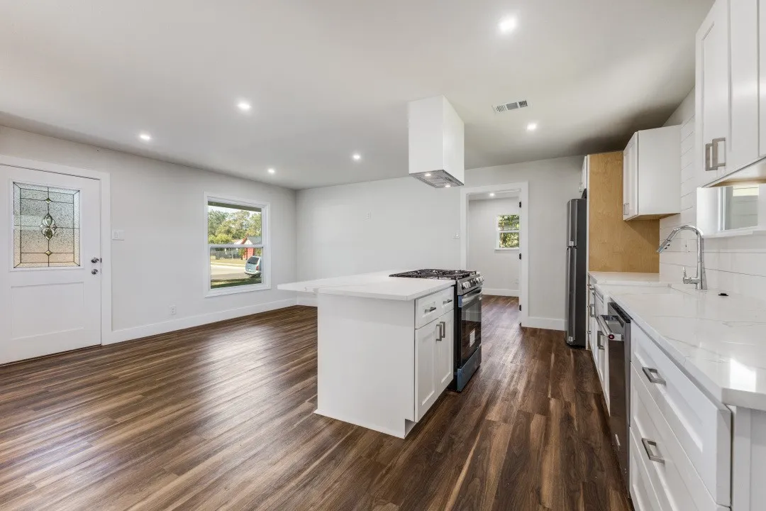 Single Family Residence For Sale in Dallas County , 1410 Prichard Lane, Dallas, Texas 75217, 3 Bedrooms, 2 Bathrooms, Garage spaces, 1,008 Sqft, built in 1951, Preowned, Price $224,890, mls#21083253, Real Estate Agent in Dallas, Homes For Sale in Dallas county, Homes For Sale in Dallas, Realtor in Dallas Texas, Real Estate Brokerage Independent Realty Texas, Luminita Cordes Realtor