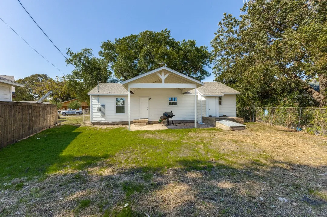 Single Family Residence For Sale in Dallas County , 1410 Prichard Lane, Dallas, Texas 75217, 3 Bedrooms, 2 Bathrooms, Garage spaces, 1,008 Sqft, built in 1951, Preowned, Price $224,890, mls#21083253, Real Estate Agent in Dallas, Homes For Sale in Dallas county, Homes For Sale in Dallas, Realtor in Dallas Texas, Real Estate Brokerage Independent Realty Texas, Luminita Cordes Realtor